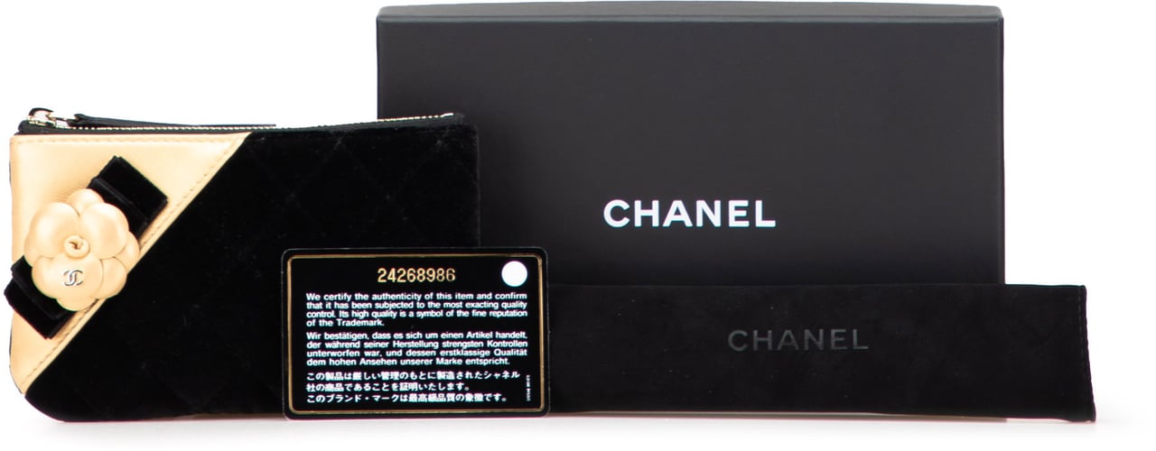 Chanel CC Quilted Velvet Camellia Pouch Zwart