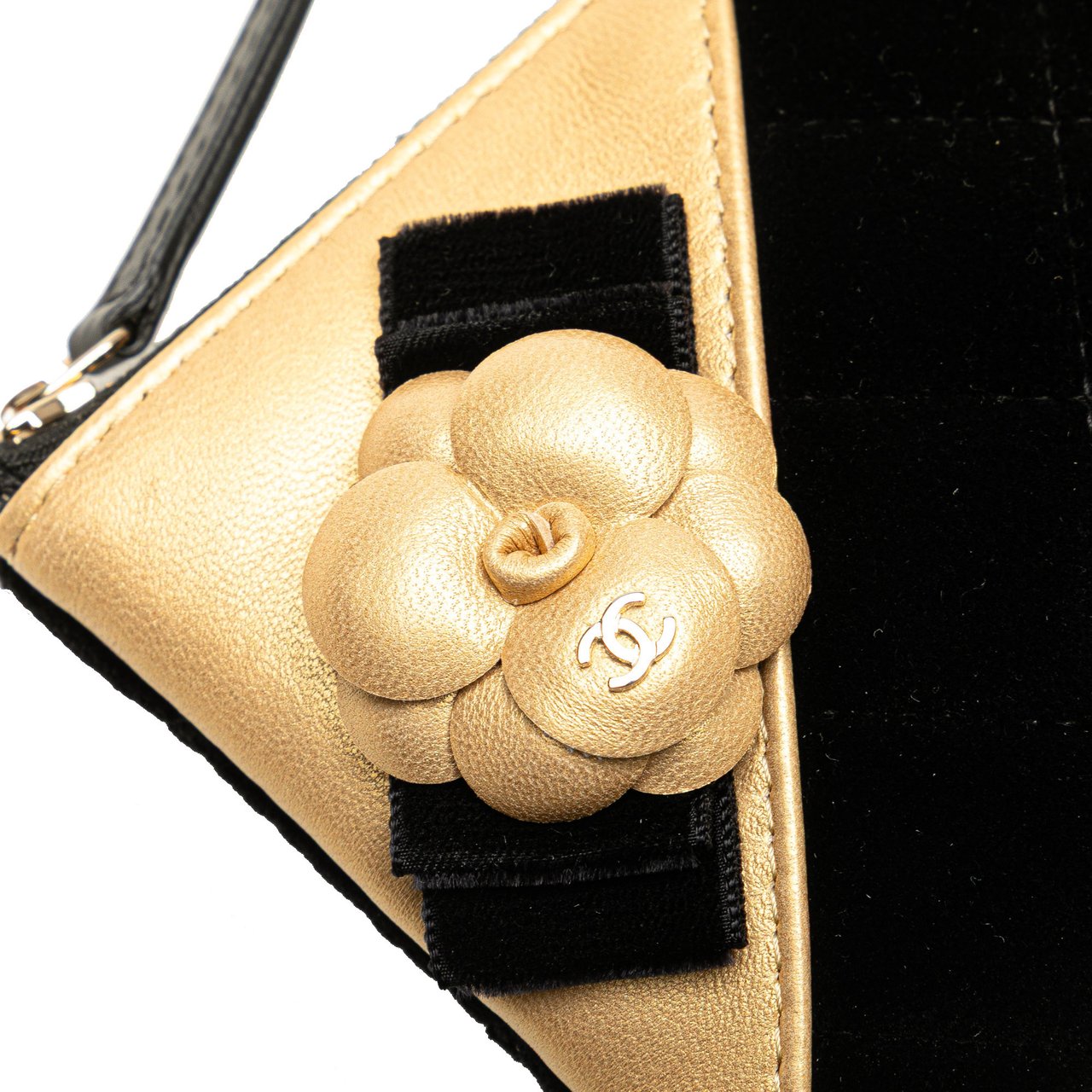 Chanel CC Quilted Velvet Camellia Pouch Zwart