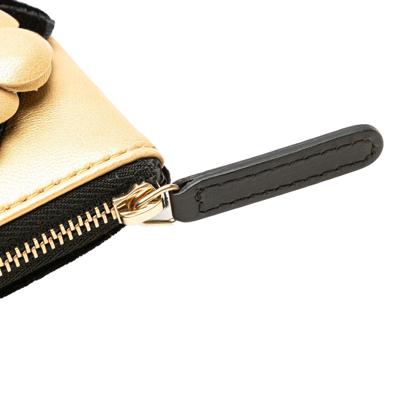 Chanel CC Quilted Velvet Camellia Pouch Zwart