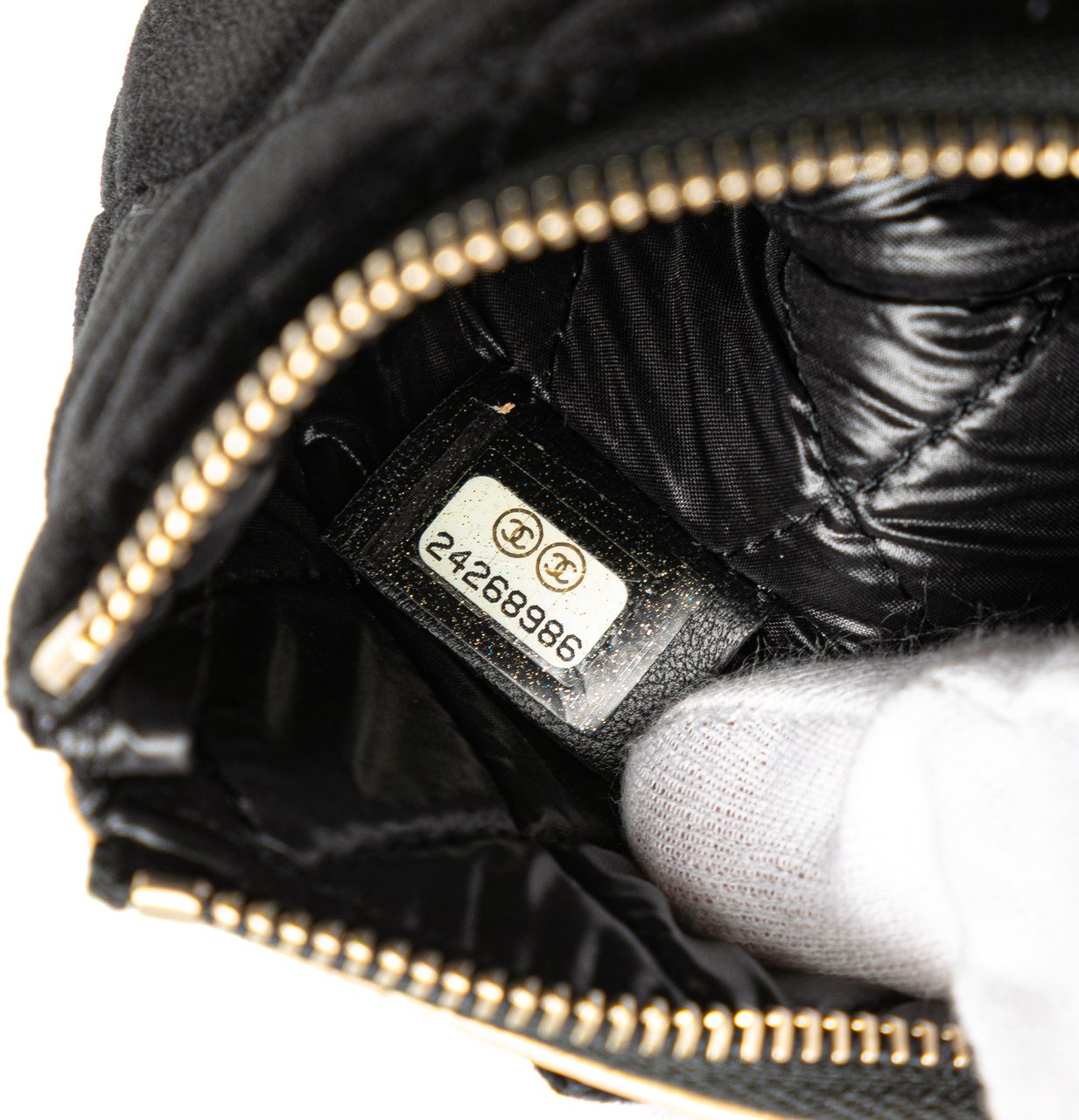 Chanel CC Quilted Velvet Camellia Pouch Zwart
