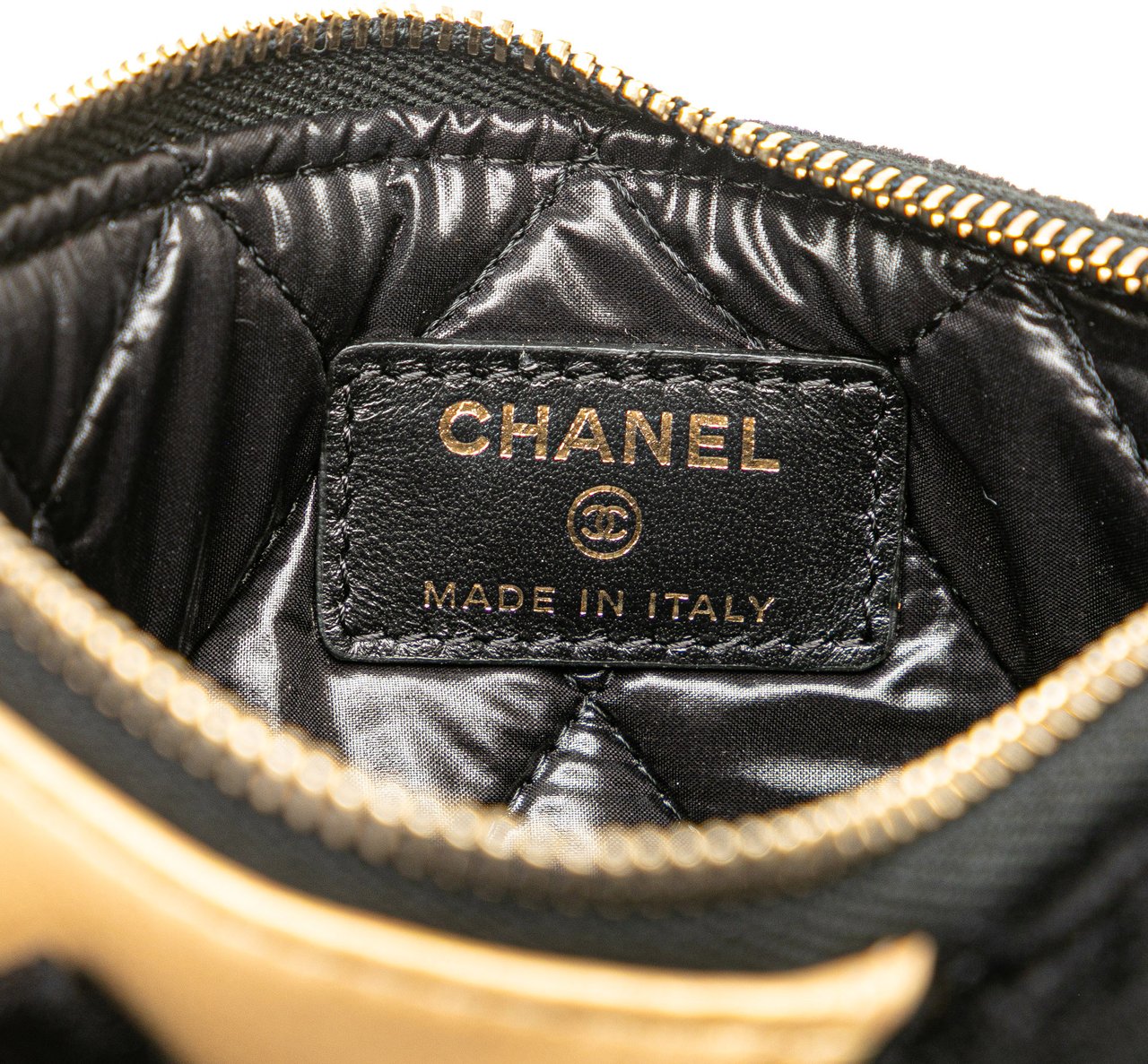 Chanel CC Quilted Velvet Camellia Pouch Zwart