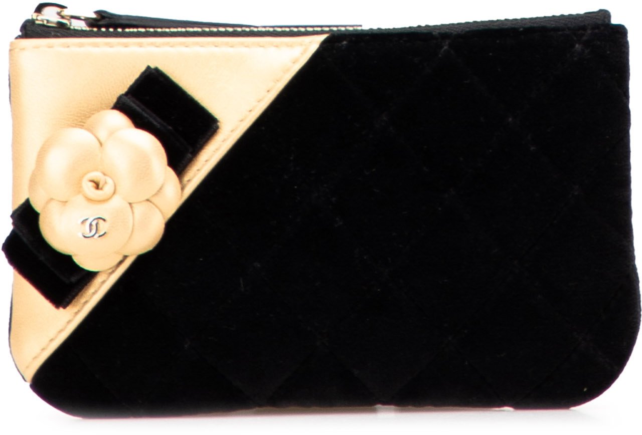 Chanel CC Quilted Velvet Camellia Pouch Zwart