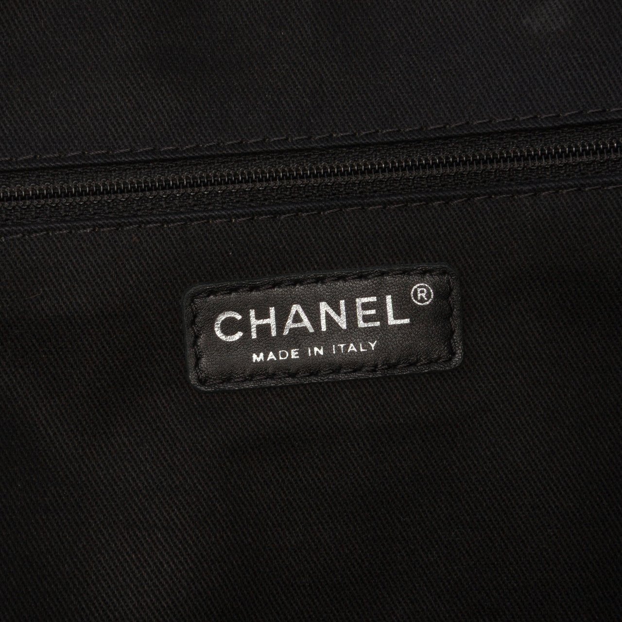 Chanel Jumbo Quilted Caviar Easy Flap Paars