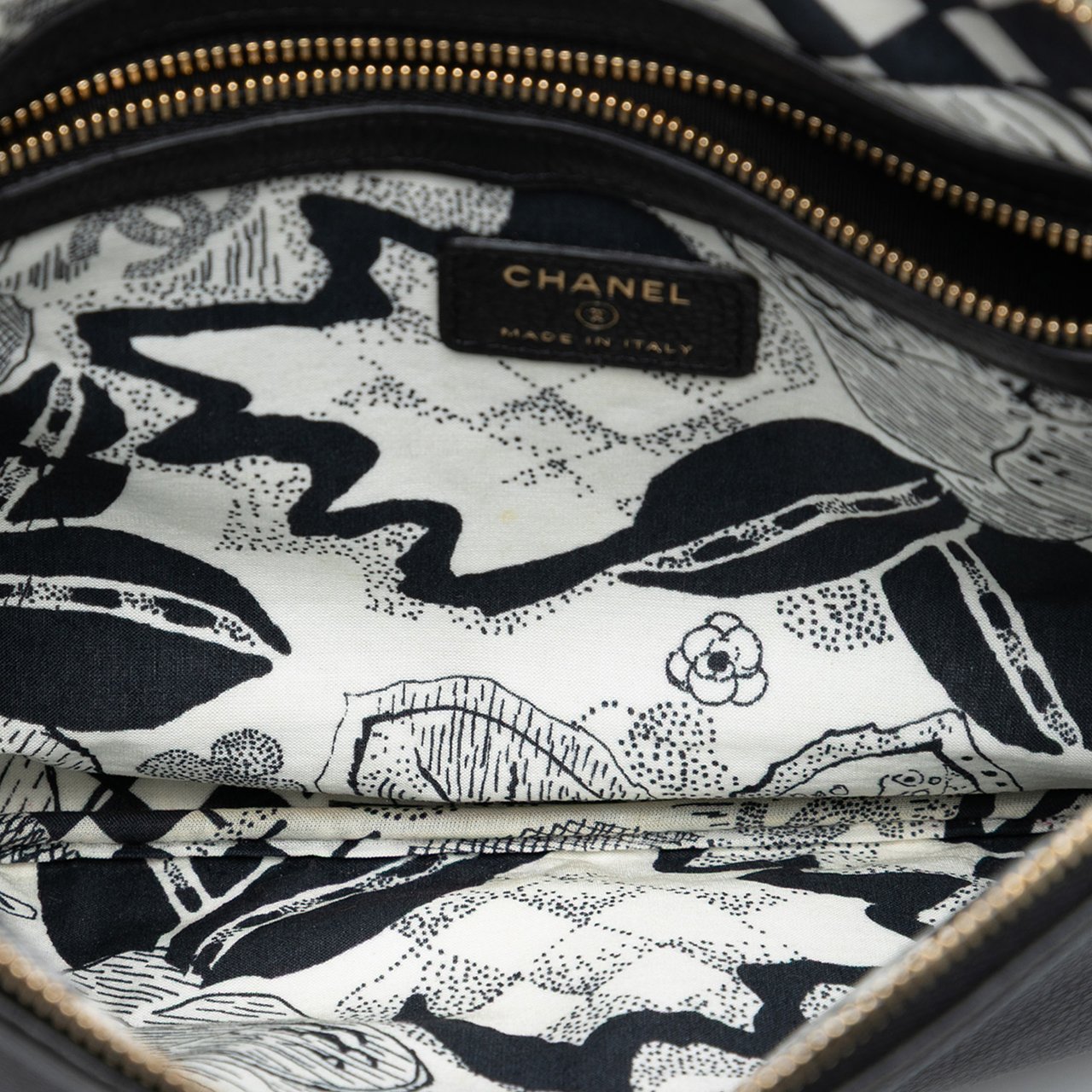 Chanel Medium Caviar Lucky Clover O Case Clutch Zwart