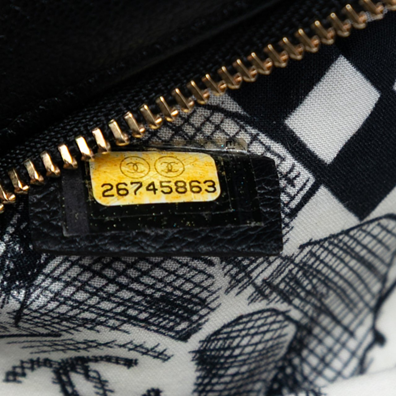 Chanel Medium Caviar Lucky Clover O Case Clutch Zwart