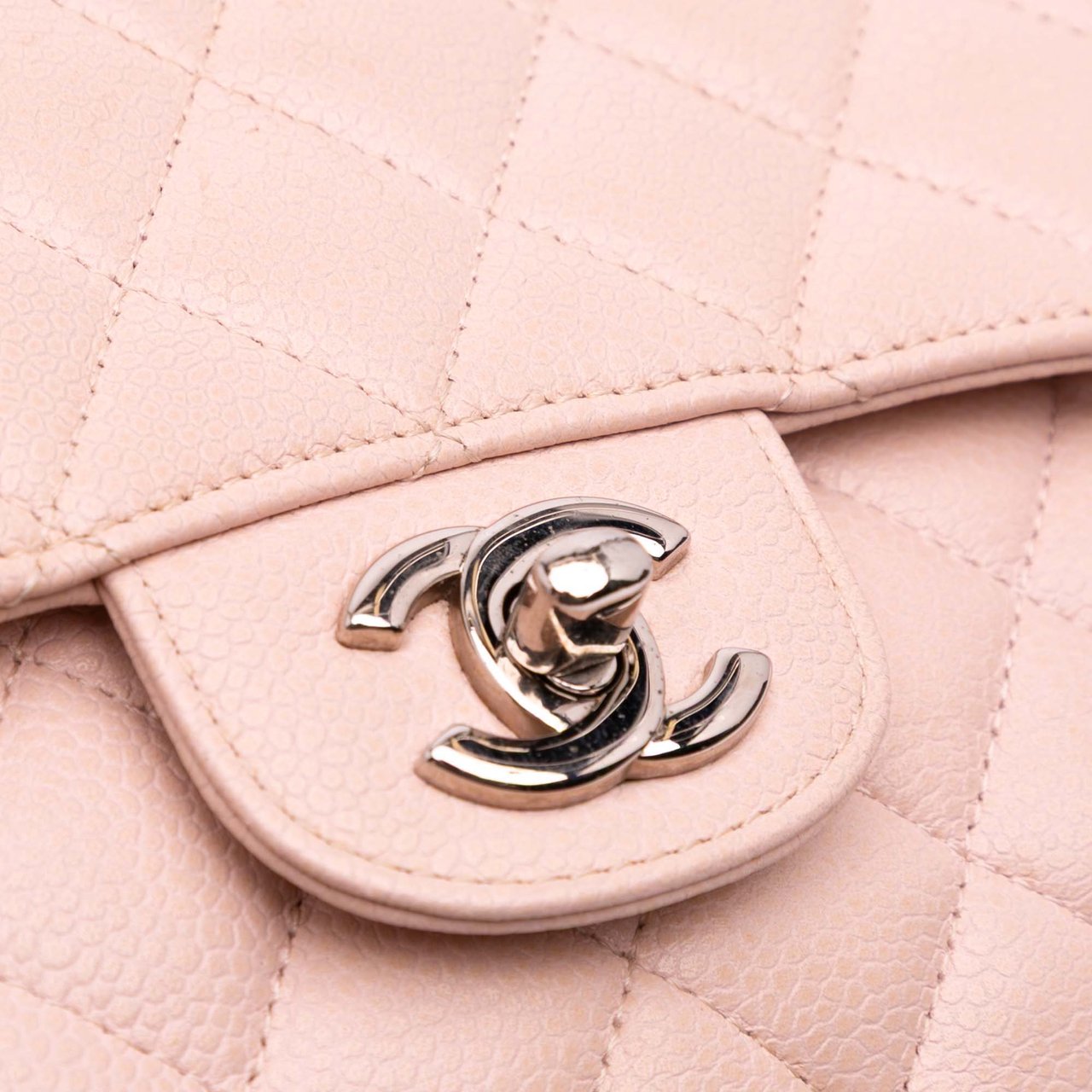 Chanel Medium Classic Caviar Double Flap Roze