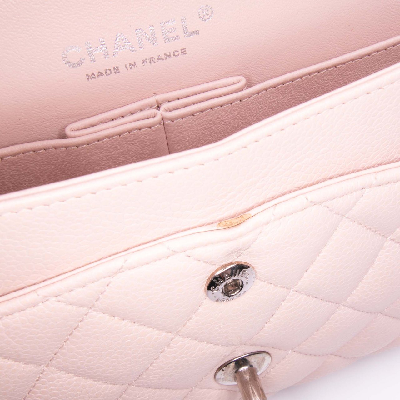 Chanel Medium Classic Caviar Double Flap Roze