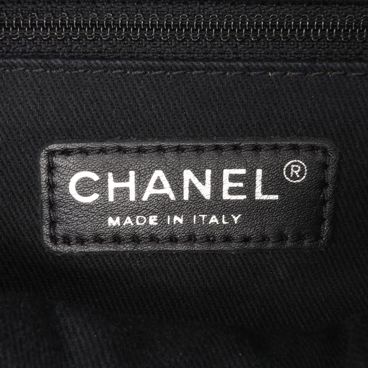 Chanel Medium Quilted Caviar Easy Flap Paars