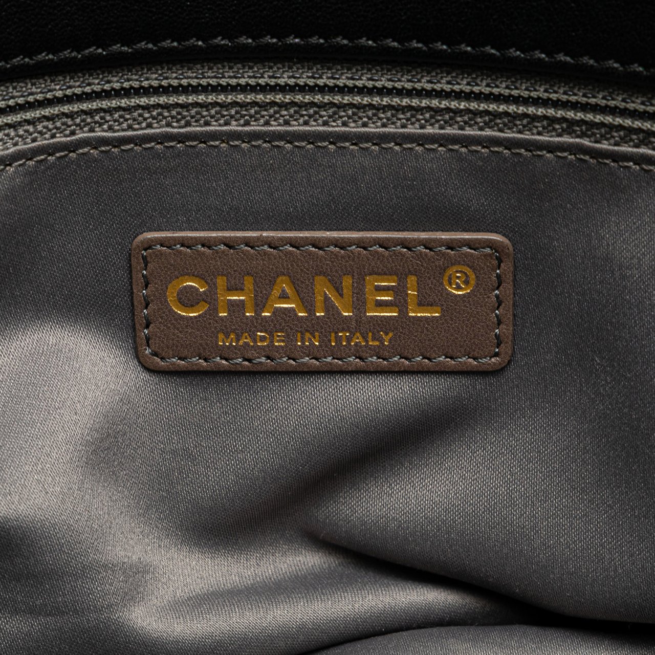 Chanel Quilted Calfskin Stitch Triptych Shoulder Bag Zwart