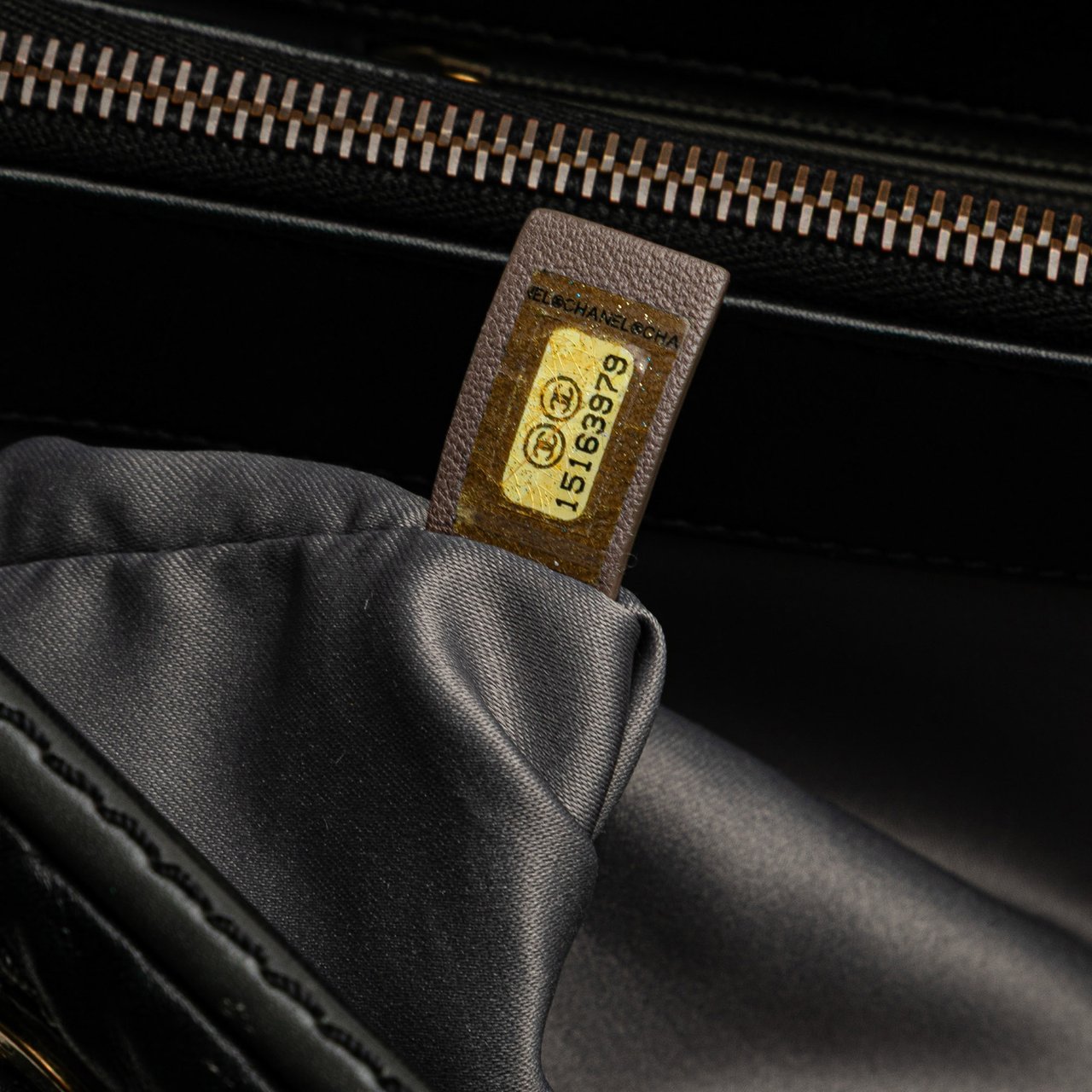 Chanel Quilted Calfskin Stitch Triptych Shoulder Bag Zwart