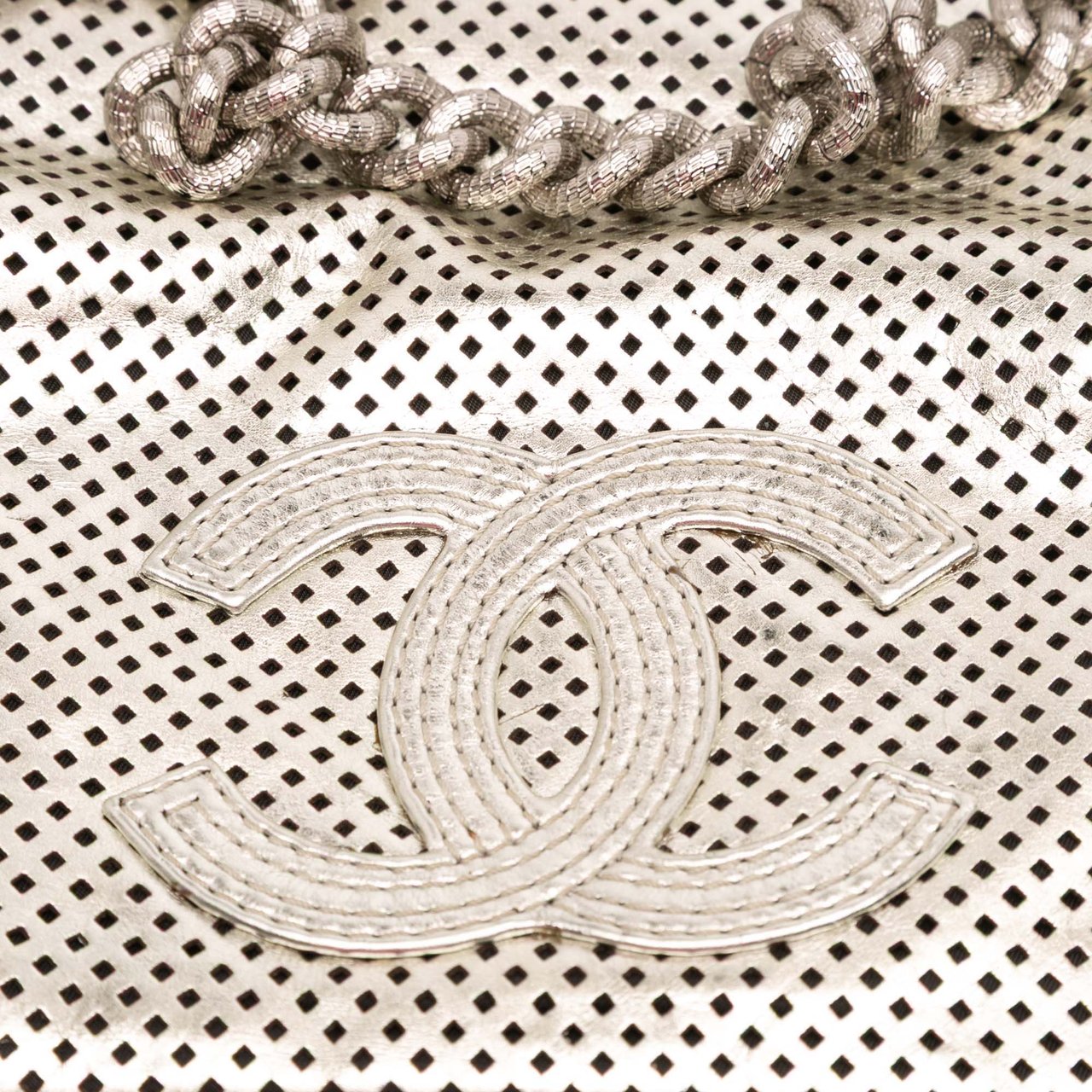 Chanel Metallic Glazed Calfskin Perforated Rodeo Drive Flap Zilver