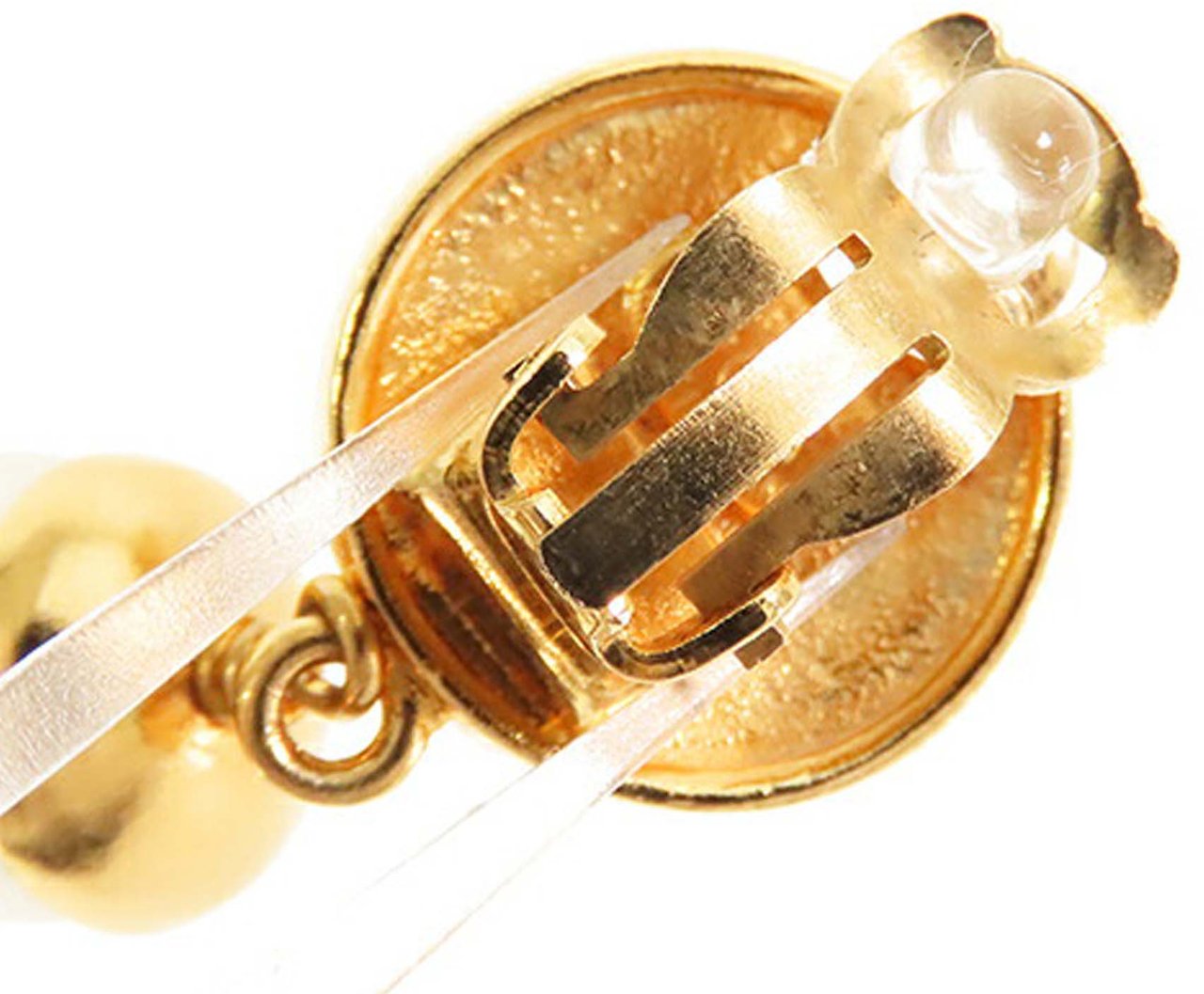 Chanel CC Gold Plated Faux Pearl Drop Clip On Earrings Goud