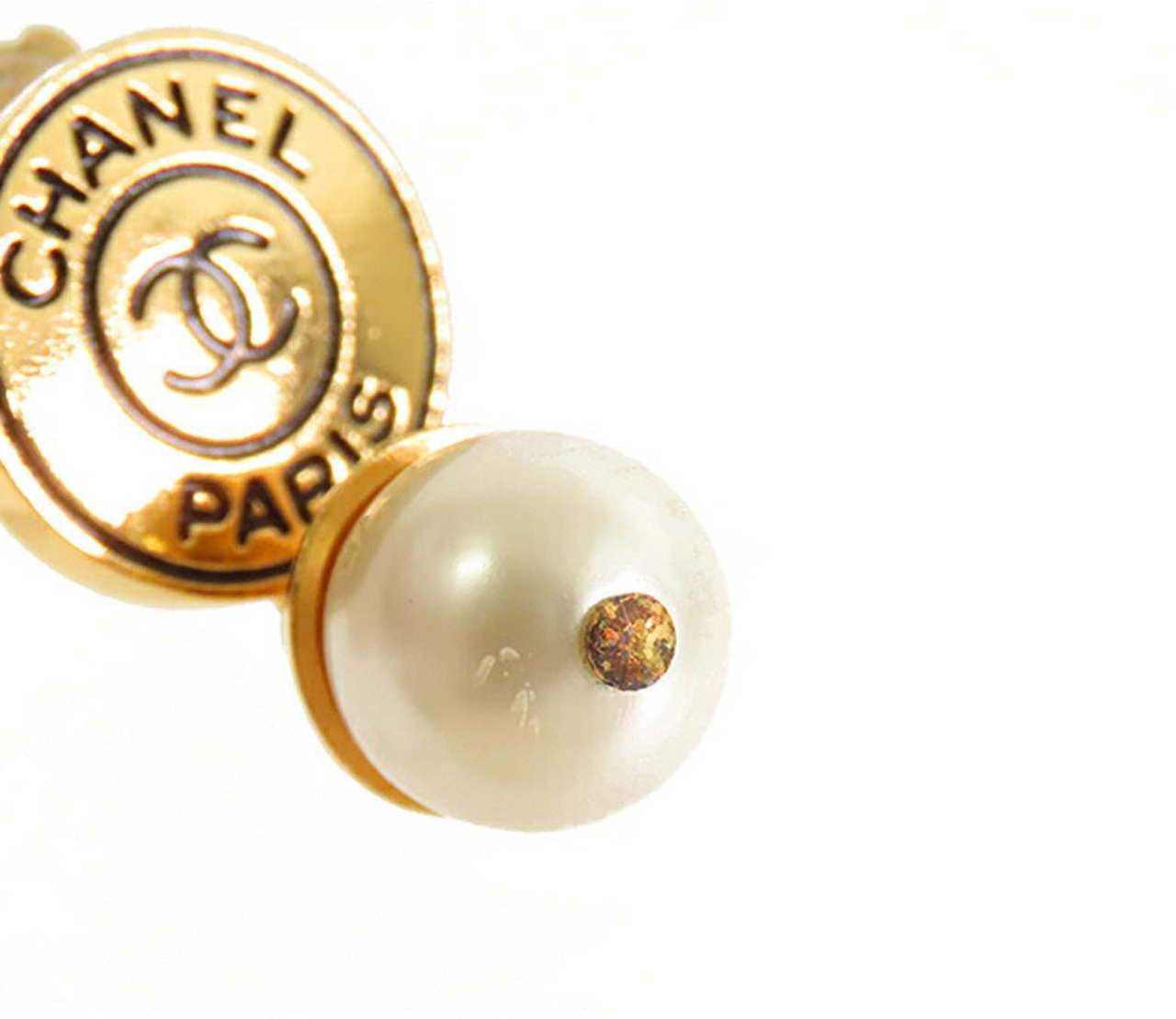 Chanel CC Gold Plated Faux Pearl Drop Clip On Earrings Goud
