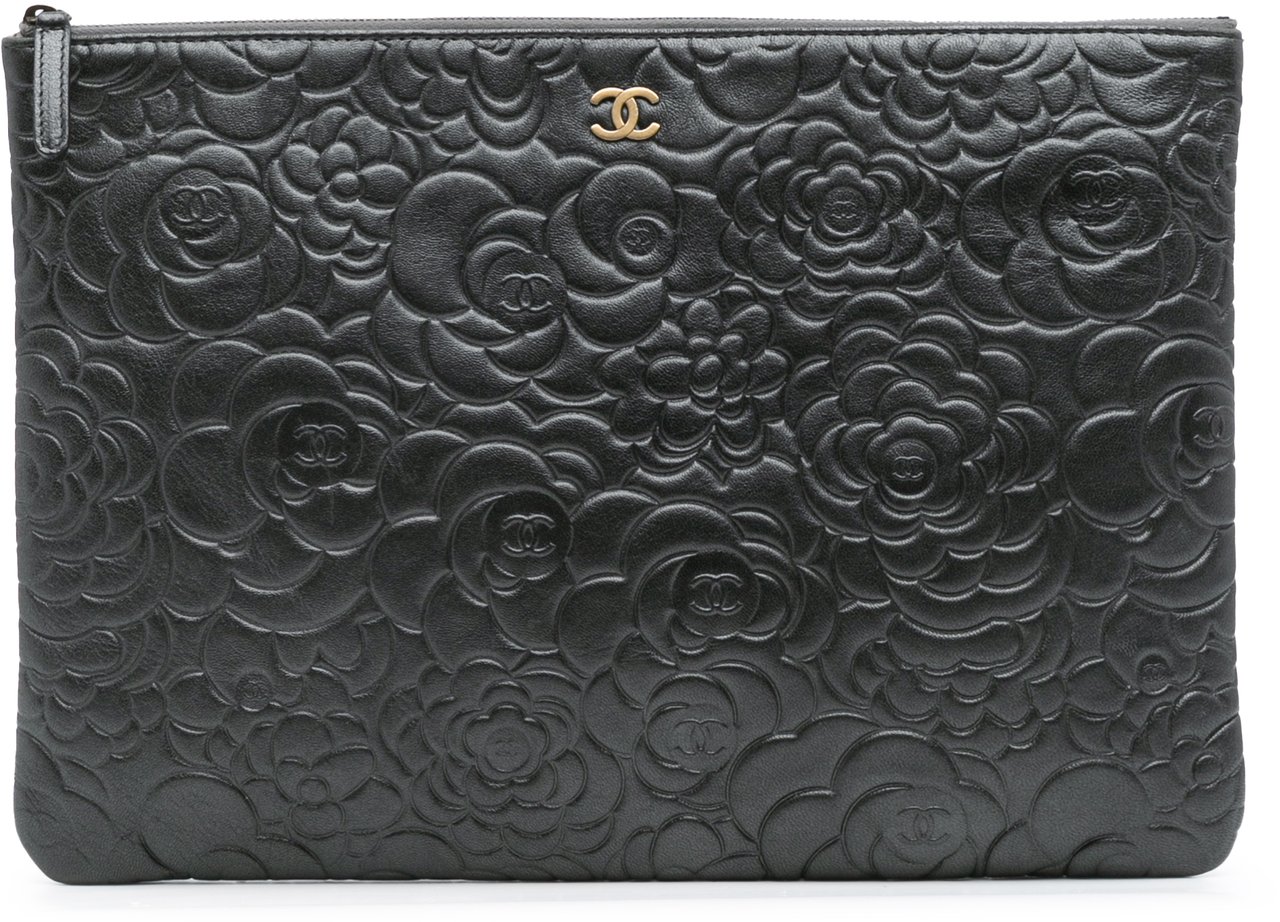 Chanel Large CC Embossed Lambskin Camellia O Case Clutch Zwart