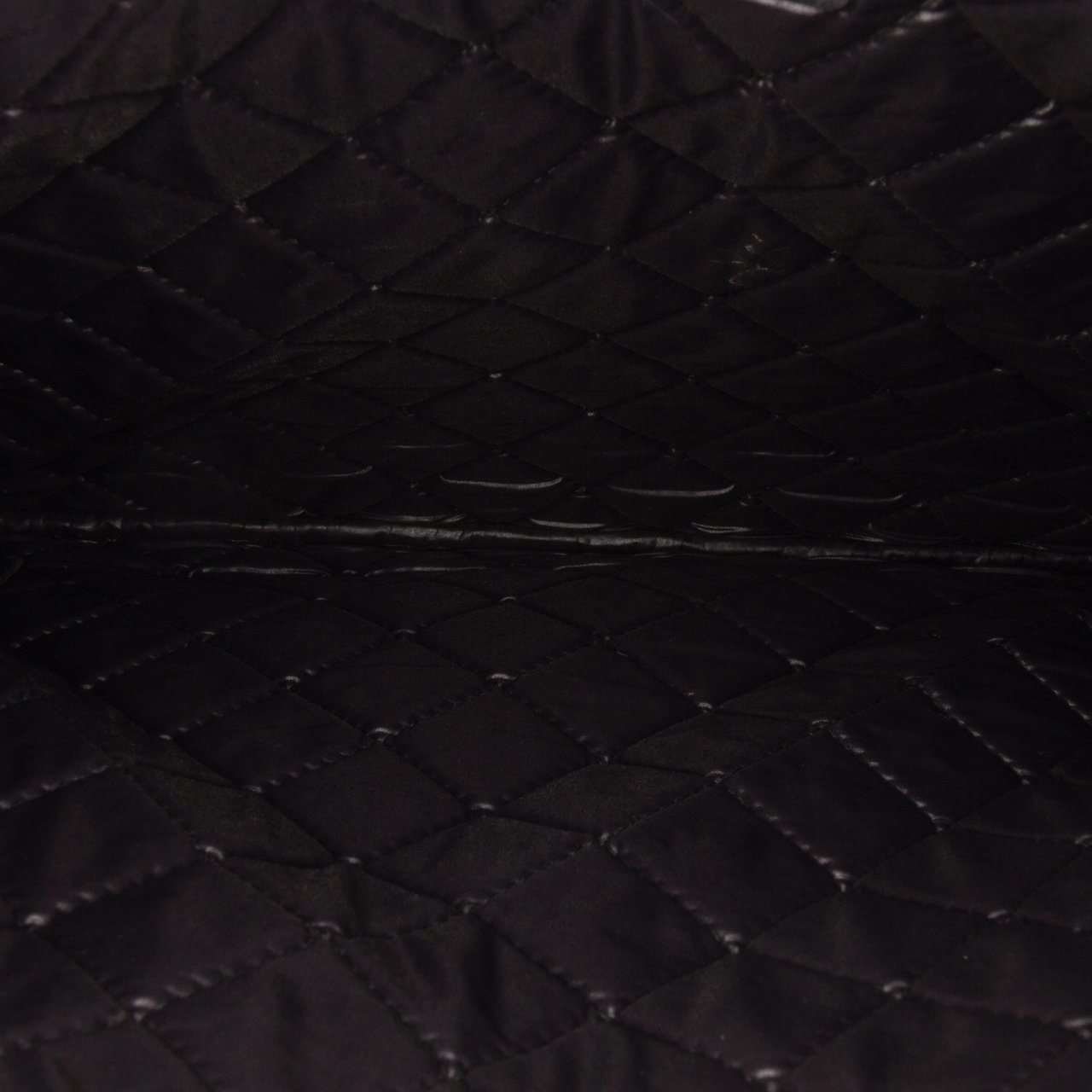 Chanel Large Quilted Patent O Case Clutch Zwart