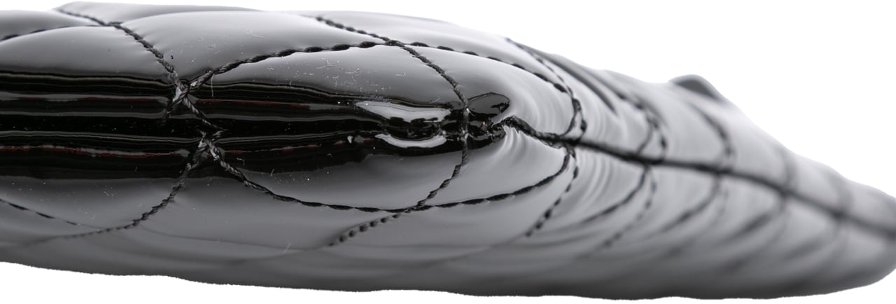 Chanel Large Quilted Patent O Case Clutch Zwart