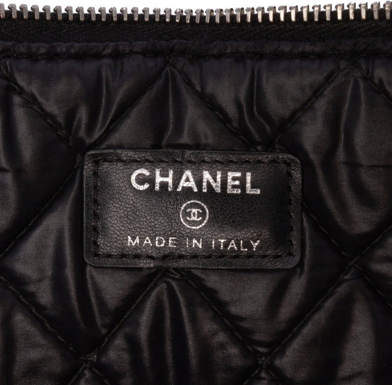 Chanel Large Quilted Patent O Case Clutch Zwart