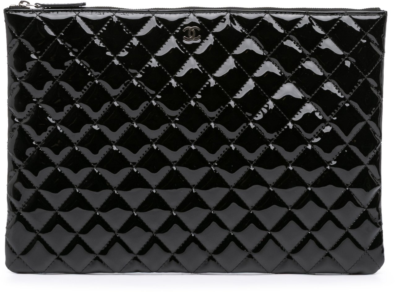 Chanel Large Quilted Patent O Case Clutch Zwart