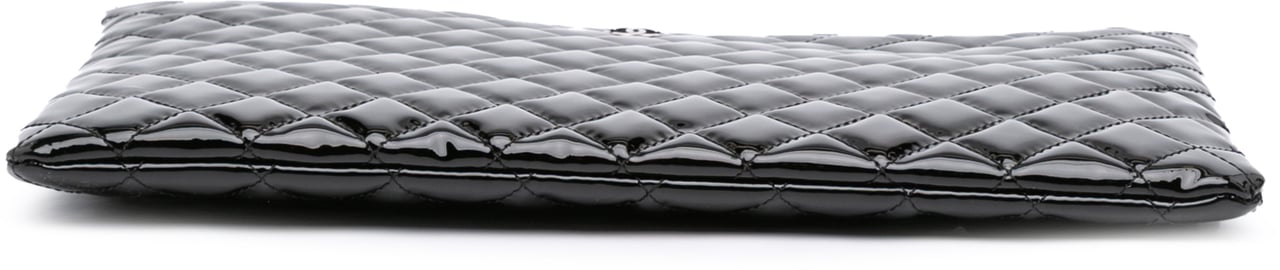 Chanel Large Quilted Patent O Case Clutch Zwart