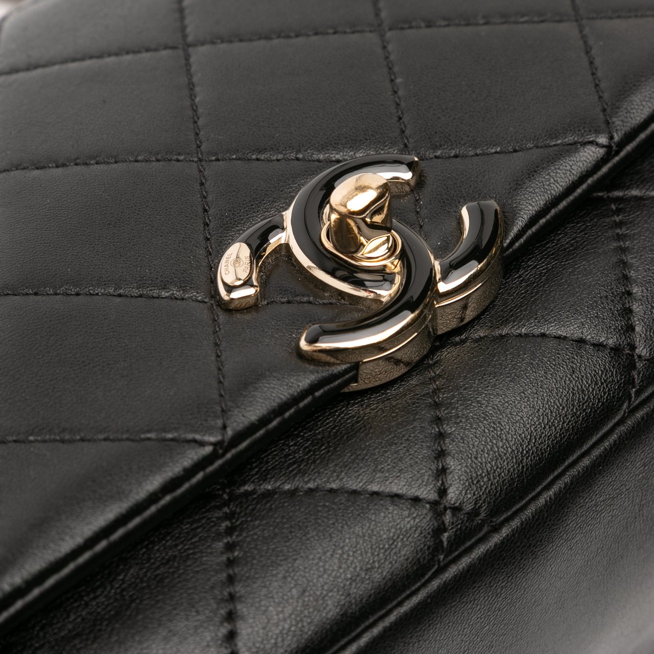 Chanel Large Lambskin Twist Chain Enamel CC Flap Zwart