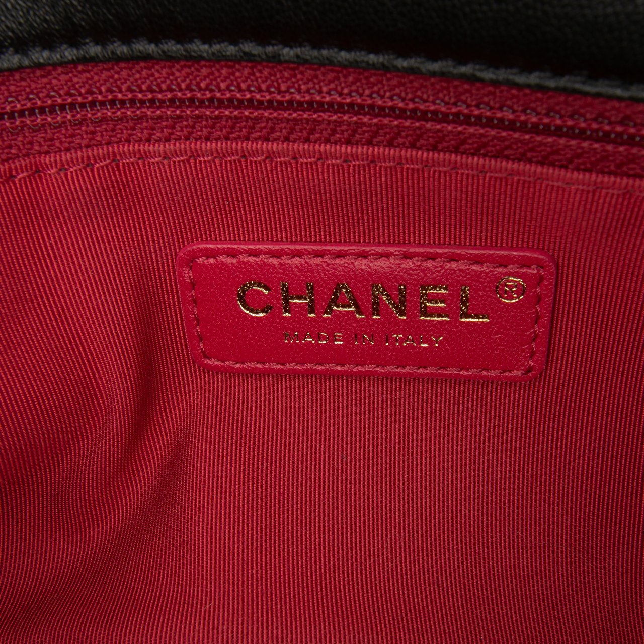 Chanel Large Lambskin Twist Chain Enamel CC Flap Zwart