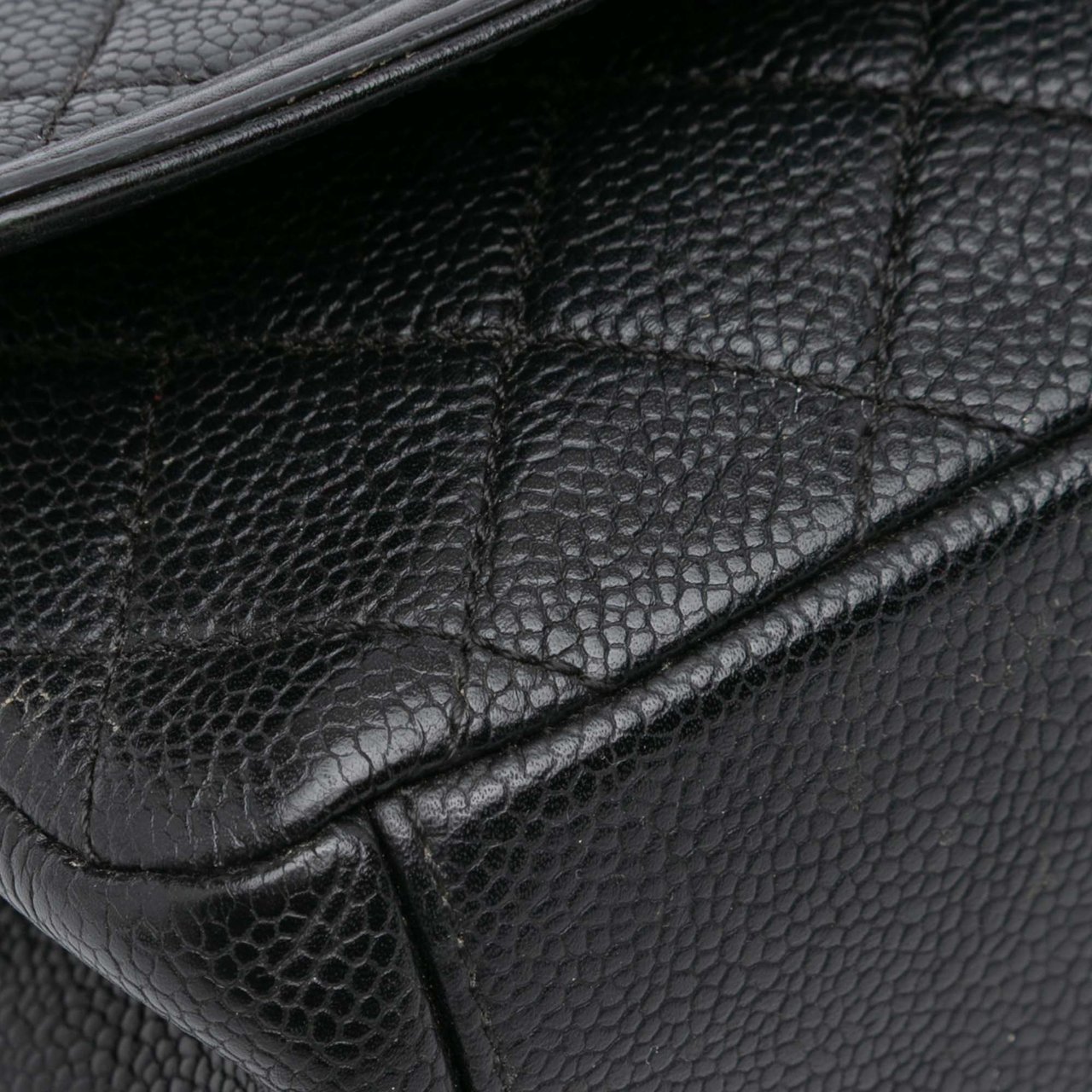 Chanel Medium Caviar CC Filigree Flap Zwart