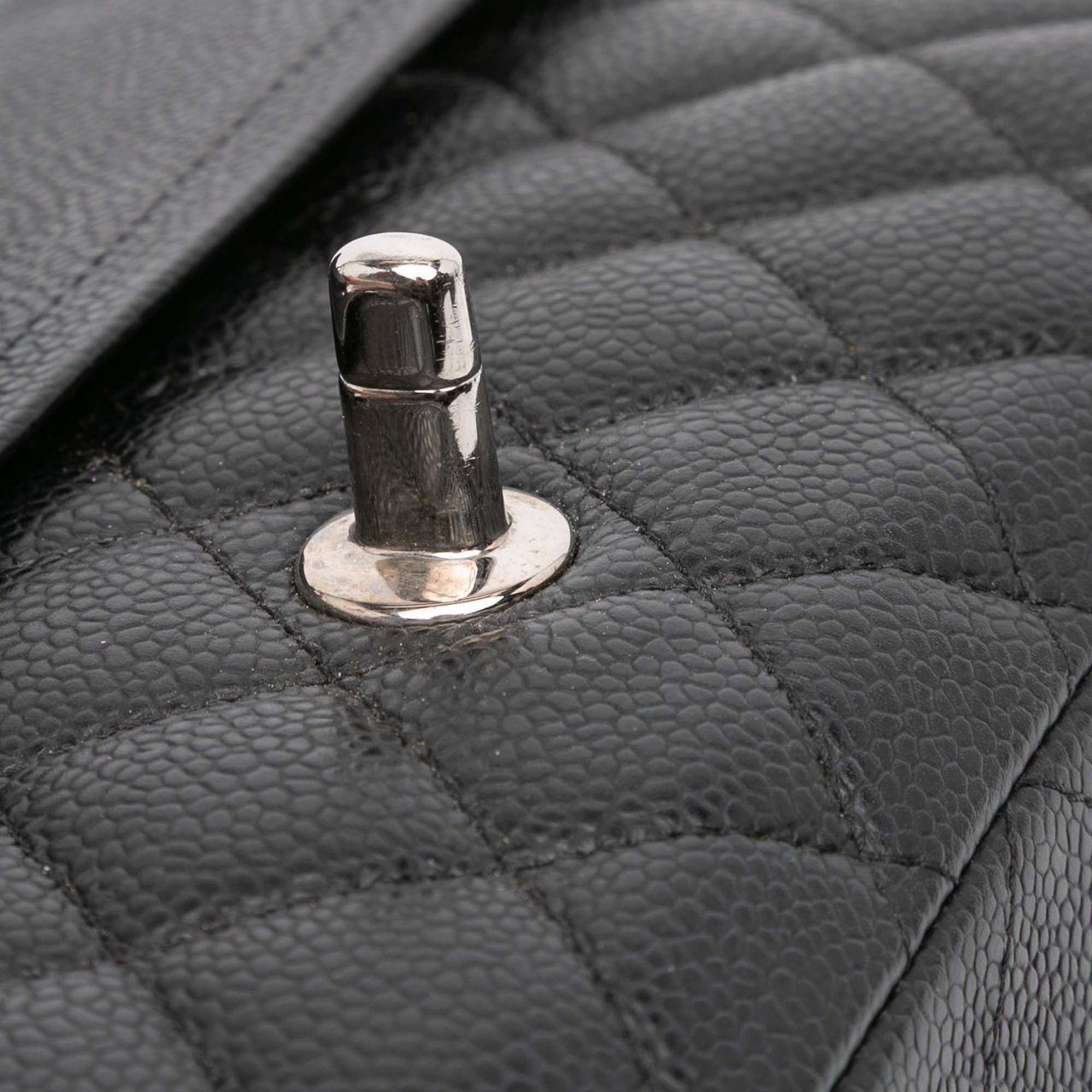Chanel Medium Classic Caviar Double Flap Zwart