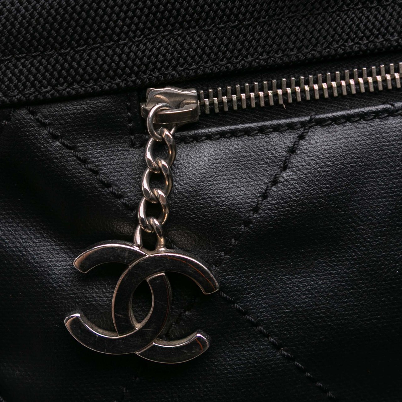 Chanel Paris Biarritz Large Quilted Coated Canvas Tote Zwart