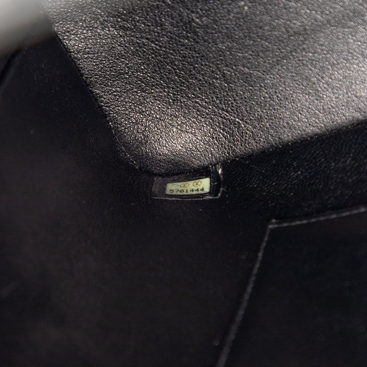 Chanel Caviar Medallion Tote Zwart