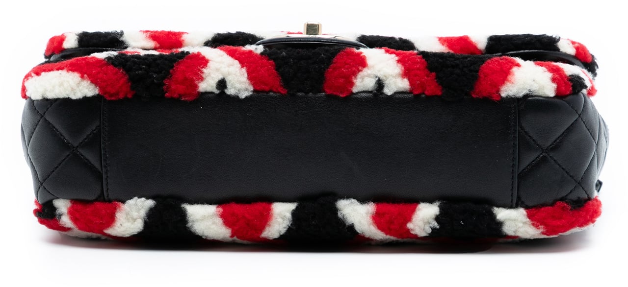 Chanel Medium CC Shearling and Lambskin Single Flap Zwart