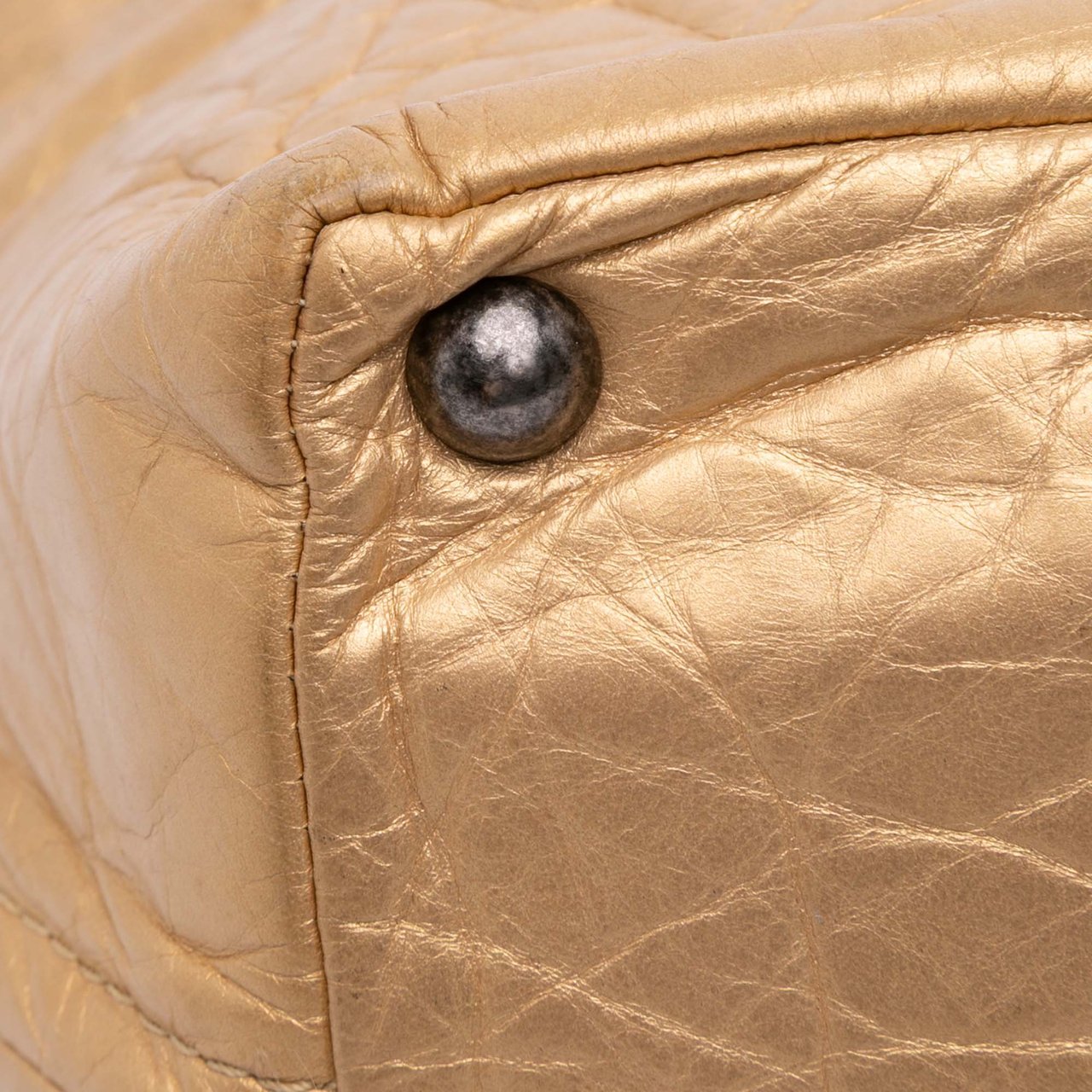 Chanel Distressed Calfskin Shopping In Moscow Tote Goud