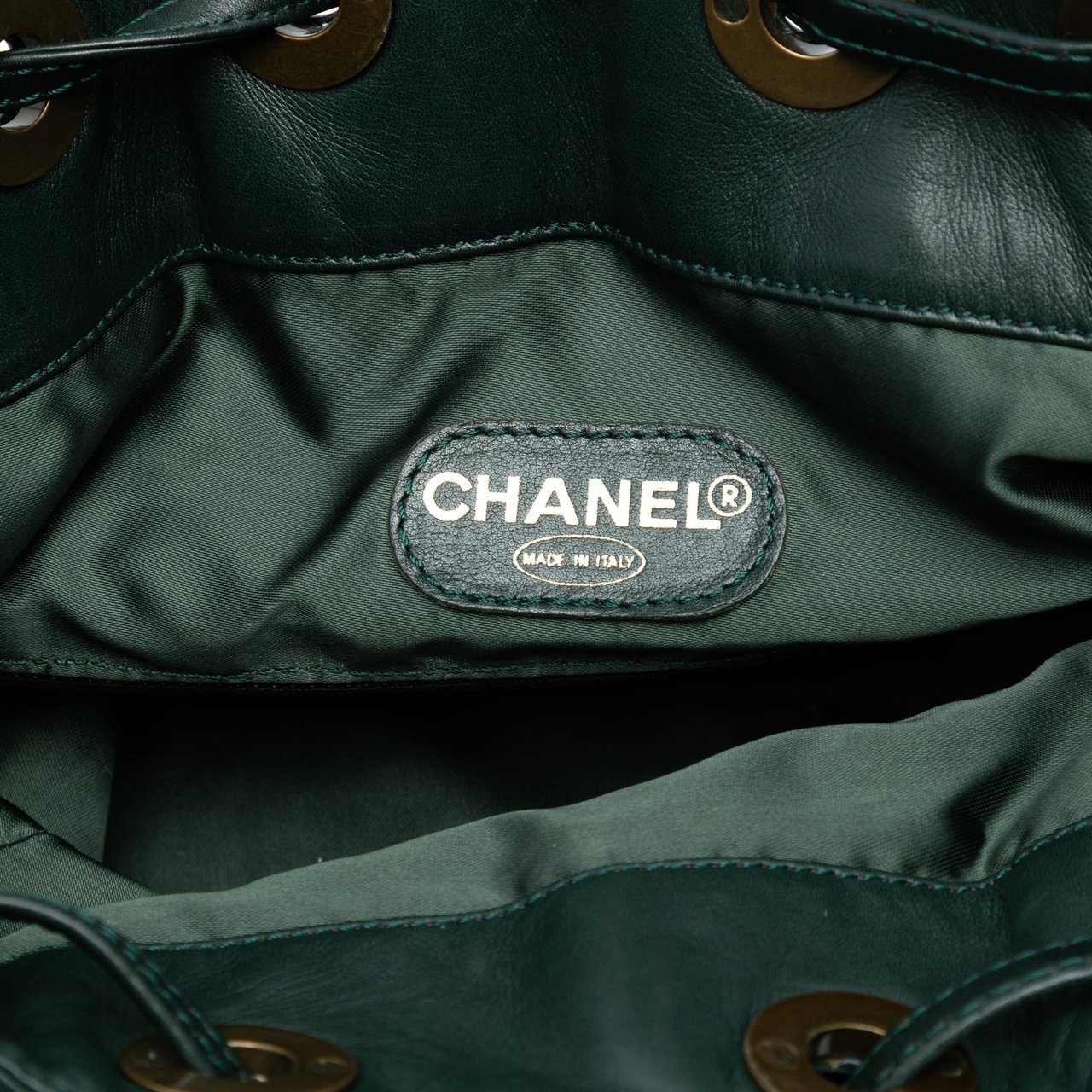 Chanel CC Lambskin Tortoise Ring Drawstring Tote Groen
