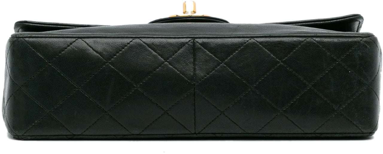 Chanel Quilted Lambskin Shoulder Bag Zwart