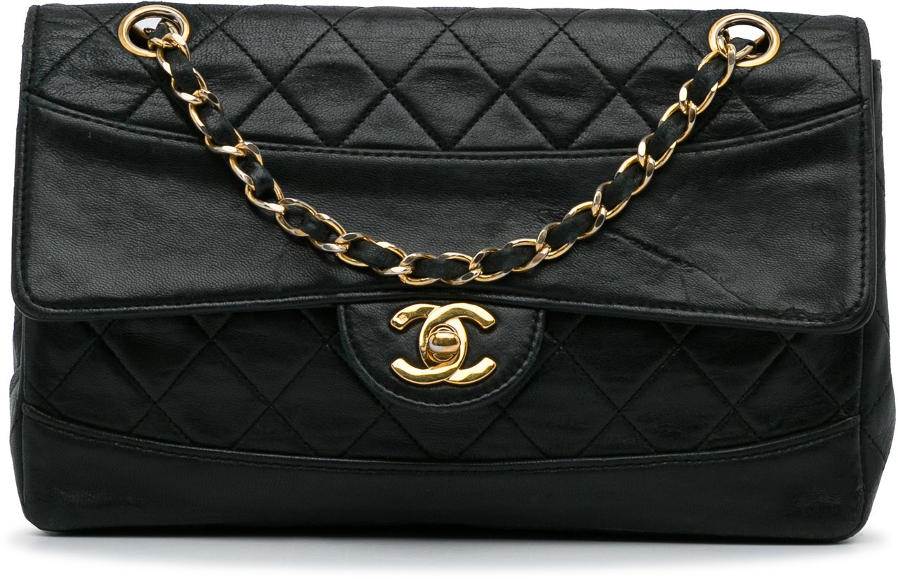 Chanel Quilted Lambskin Shoulder Bag Zwart
