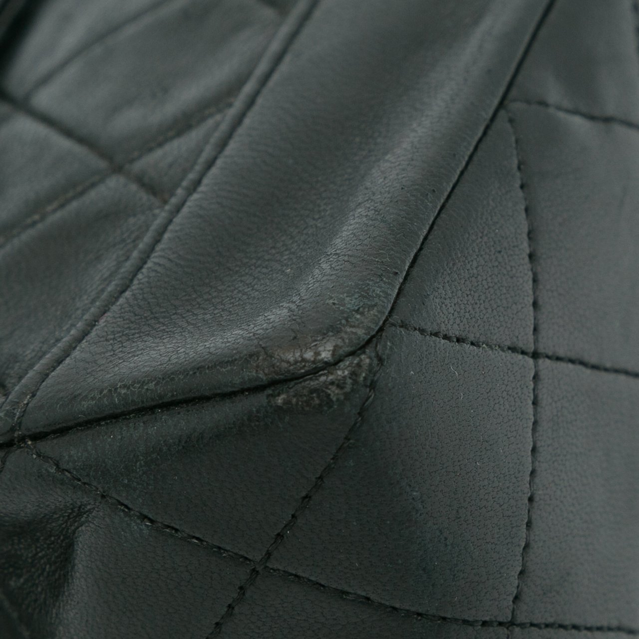 Chanel Quilted Lambskin Shoulder Bag Zwart