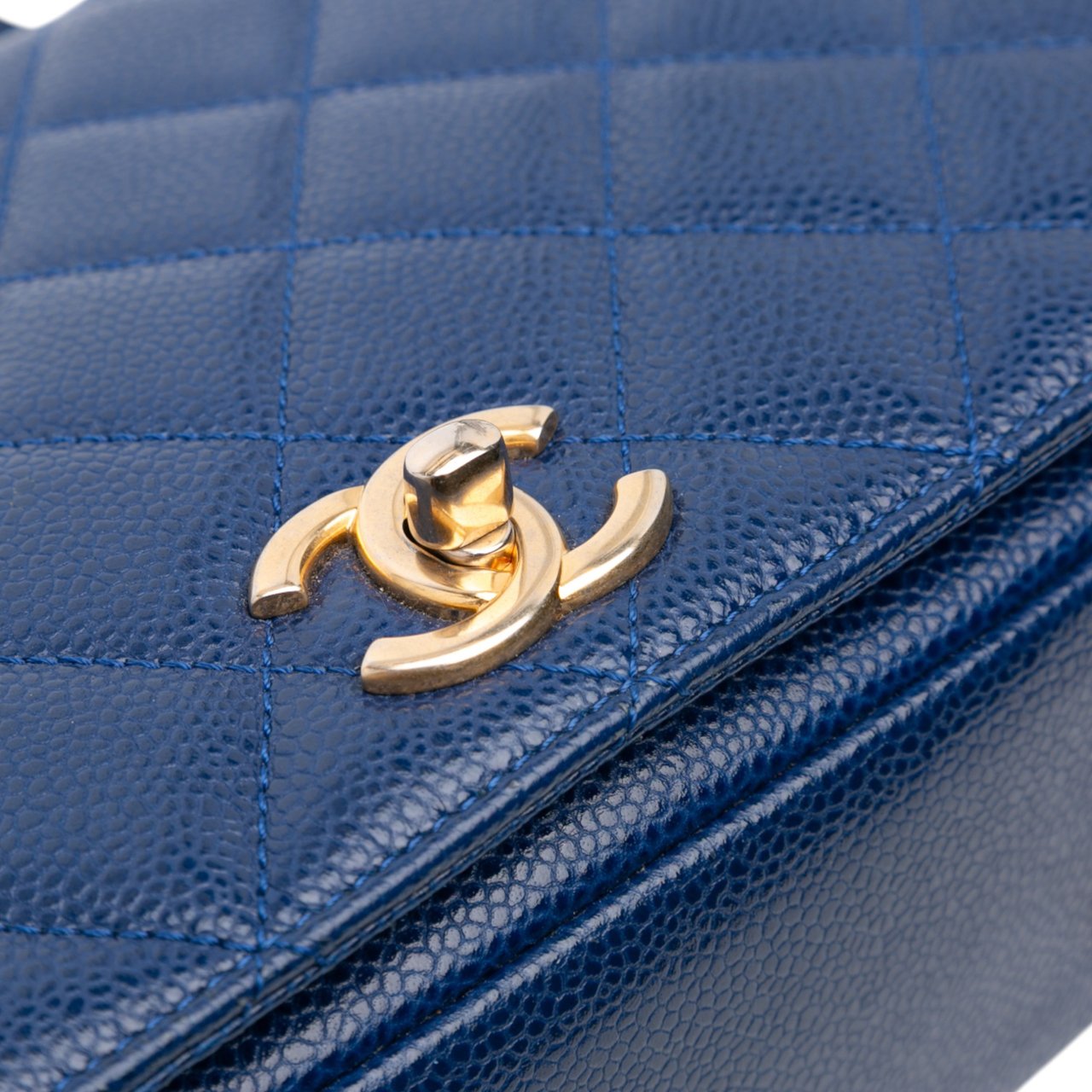 Chanel Small Quilted Caviar Carry Around Flap Blauw