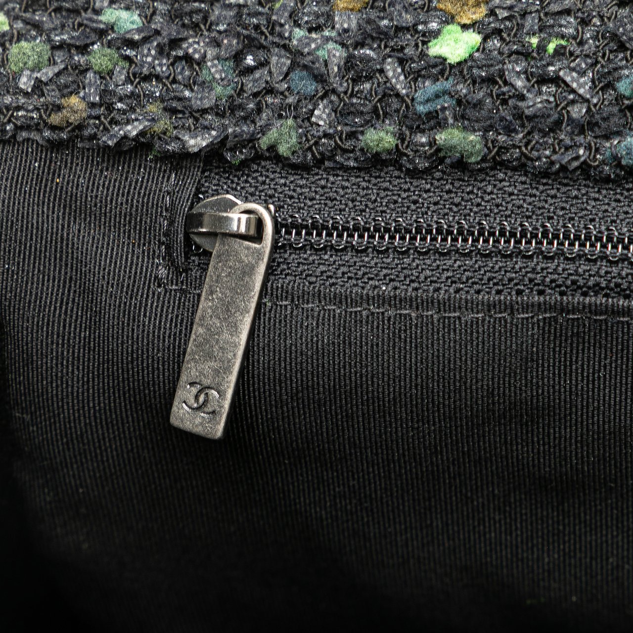 Chanel CC Tweed Flap Zwart