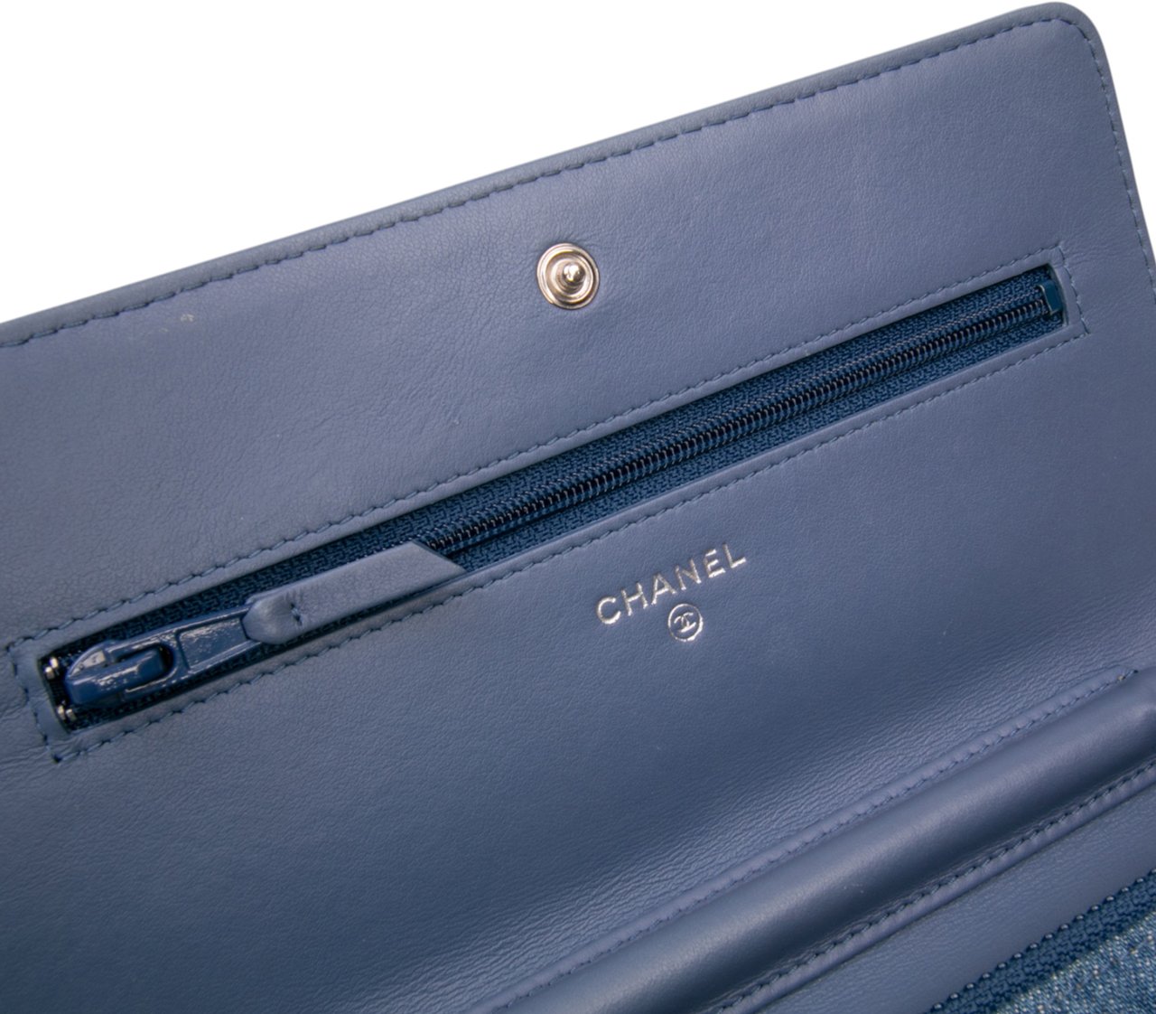 Chanel Quilted Denim Camellia Wallet On Chain Denim Blauw