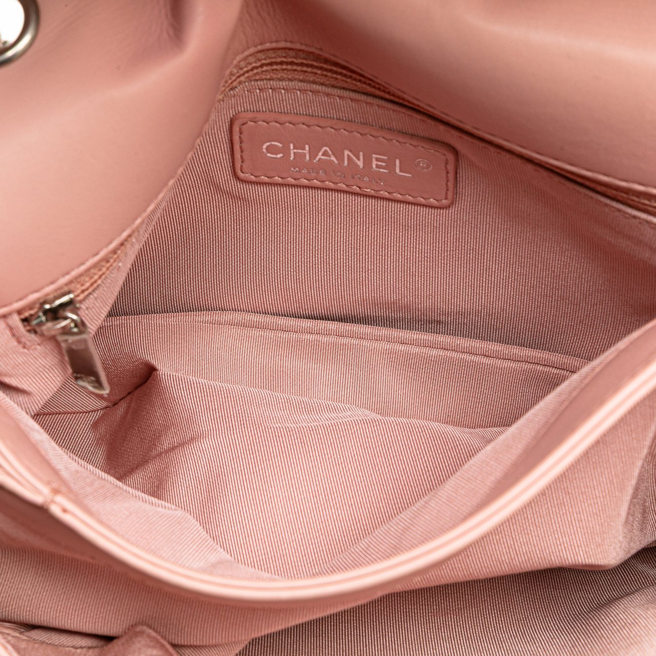 Chanel Chevron Calfskin Studded Full Flap Roze