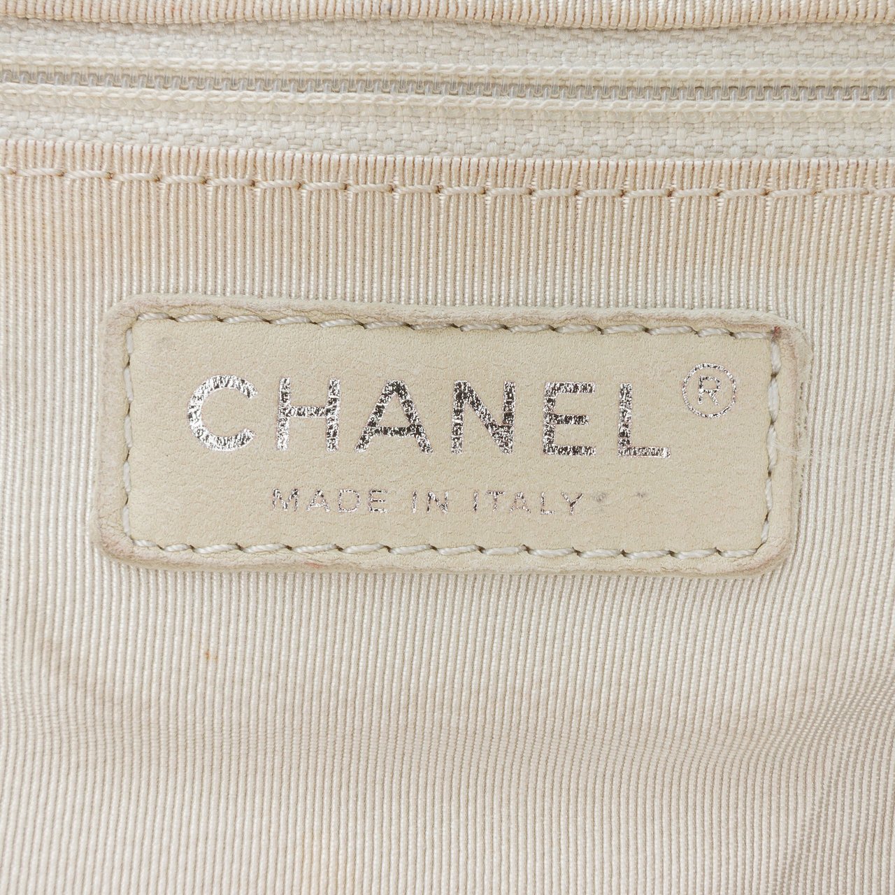 Chanel Large Lambskin Chain Around Flap Zwart
