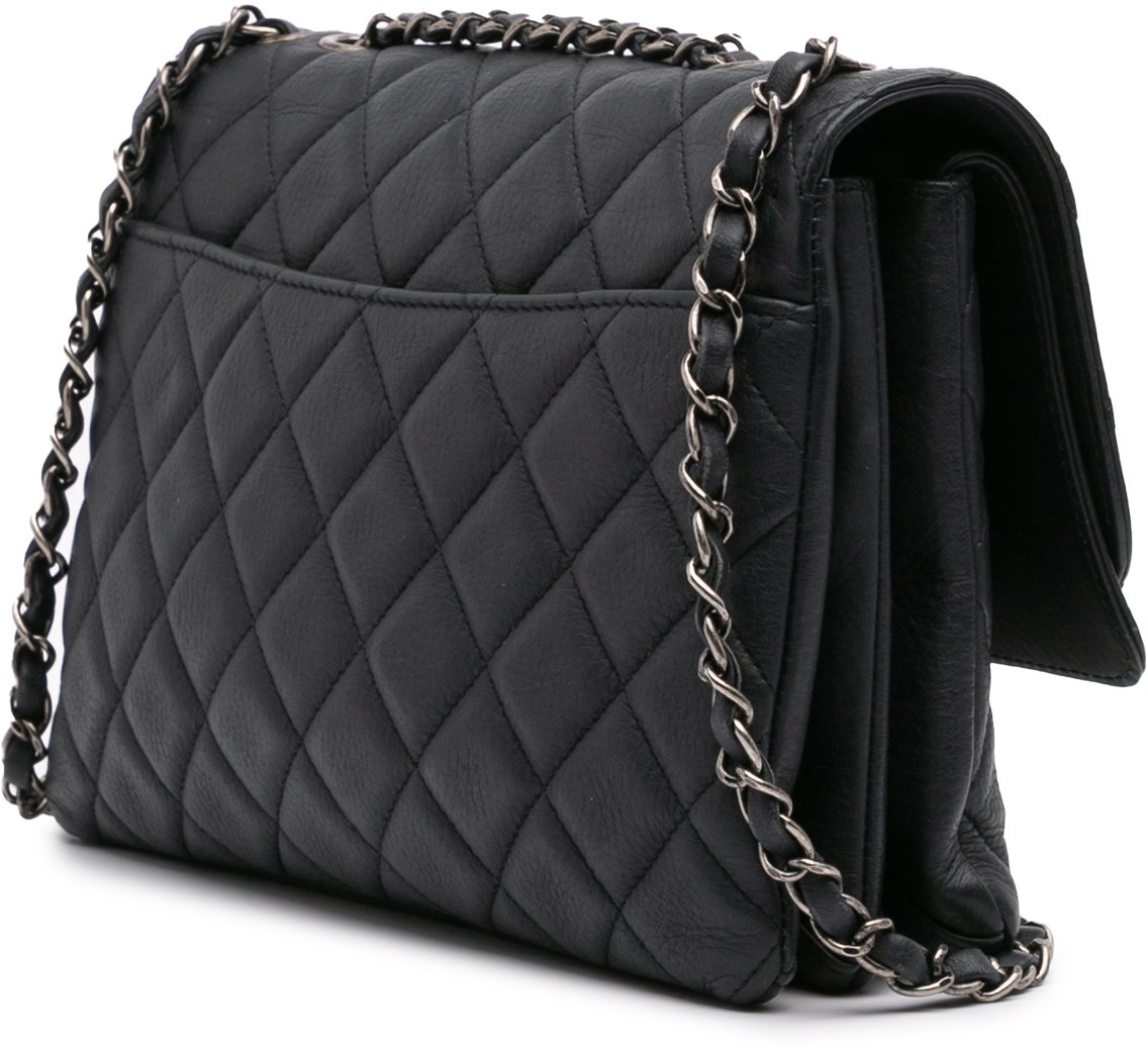 Chanel Small Quilted Grained Calfskin CC Round Clasp Accordion Flap Zwart
