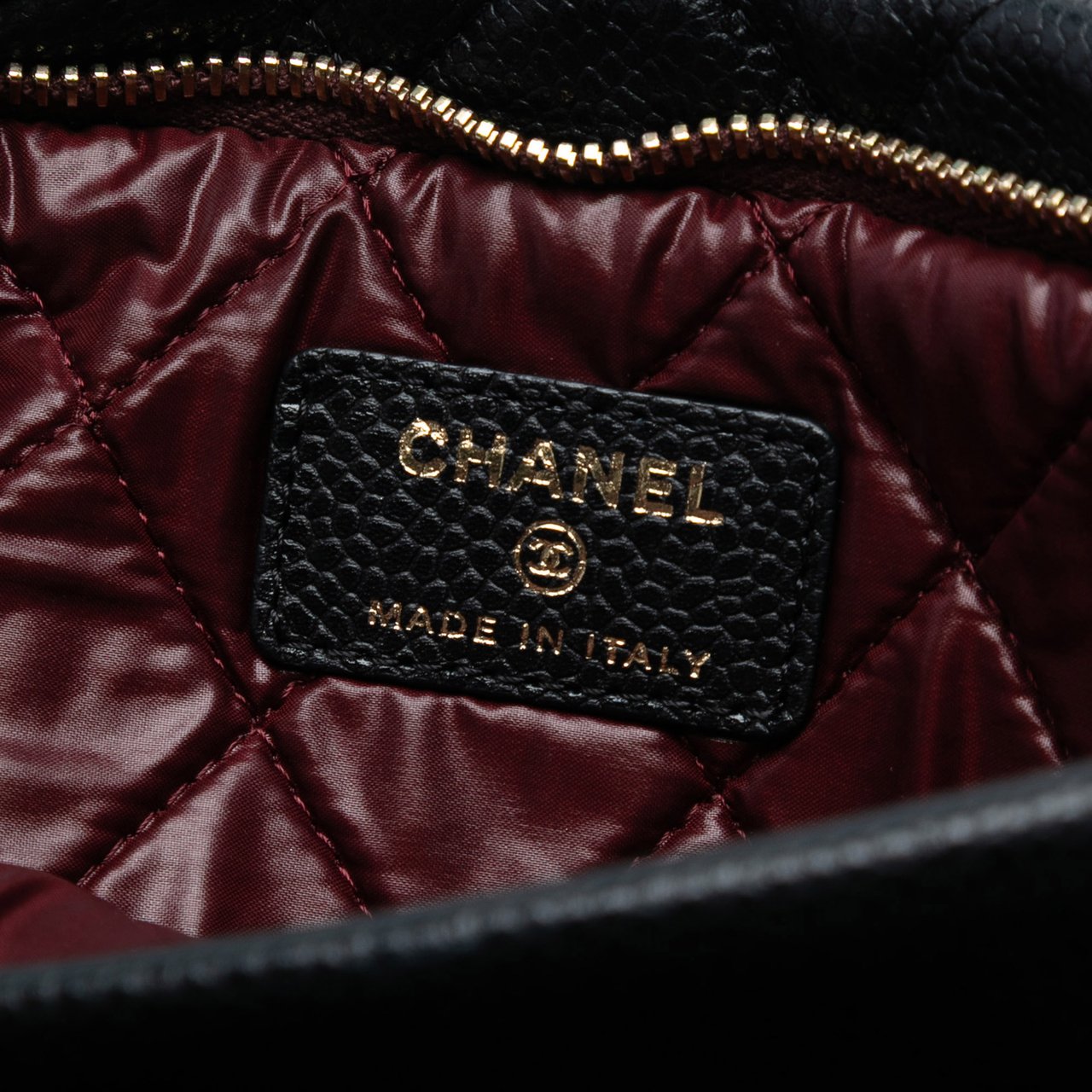 Chanel Quilted Caviar CC Beauty Foldover Clutch Zwart