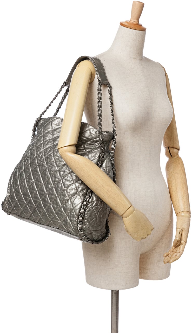 Chanel Large Quilted Metallic Calfskin Chain Me Hobo Zilver