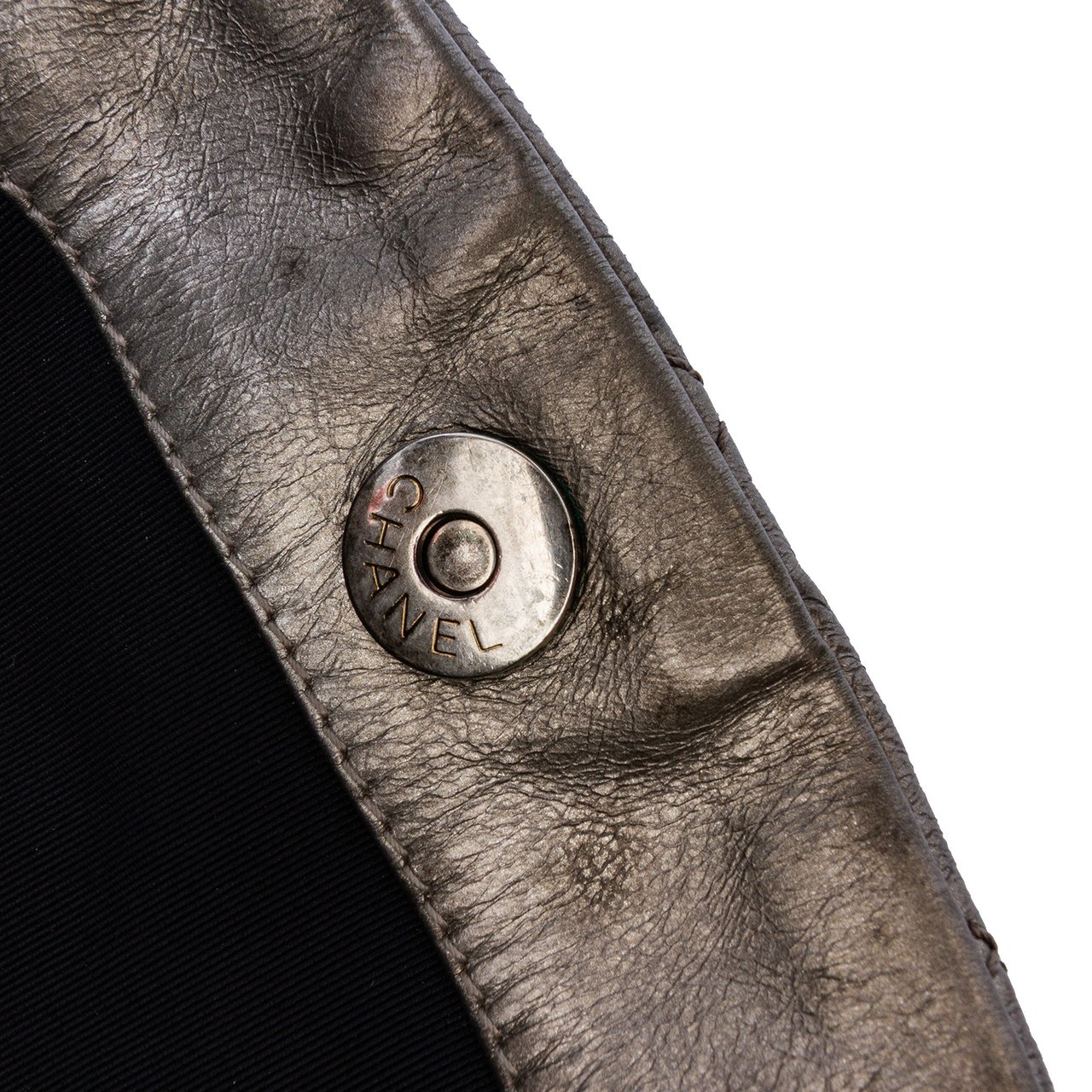 Chanel Large Quilted Metallic Calfskin Chain Me Hobo Zilver