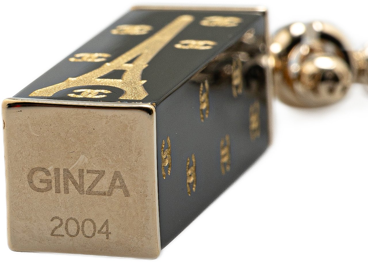 Chanel Enamel Eiffel Tower Bag Charm Zwart