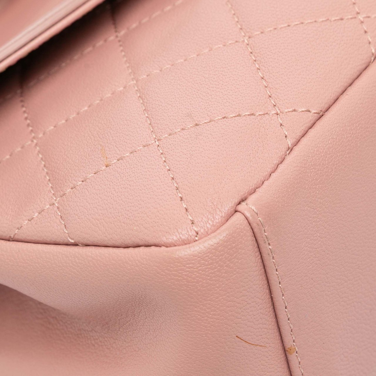 Chanel Quilted Lambskin Curved Flap Roze