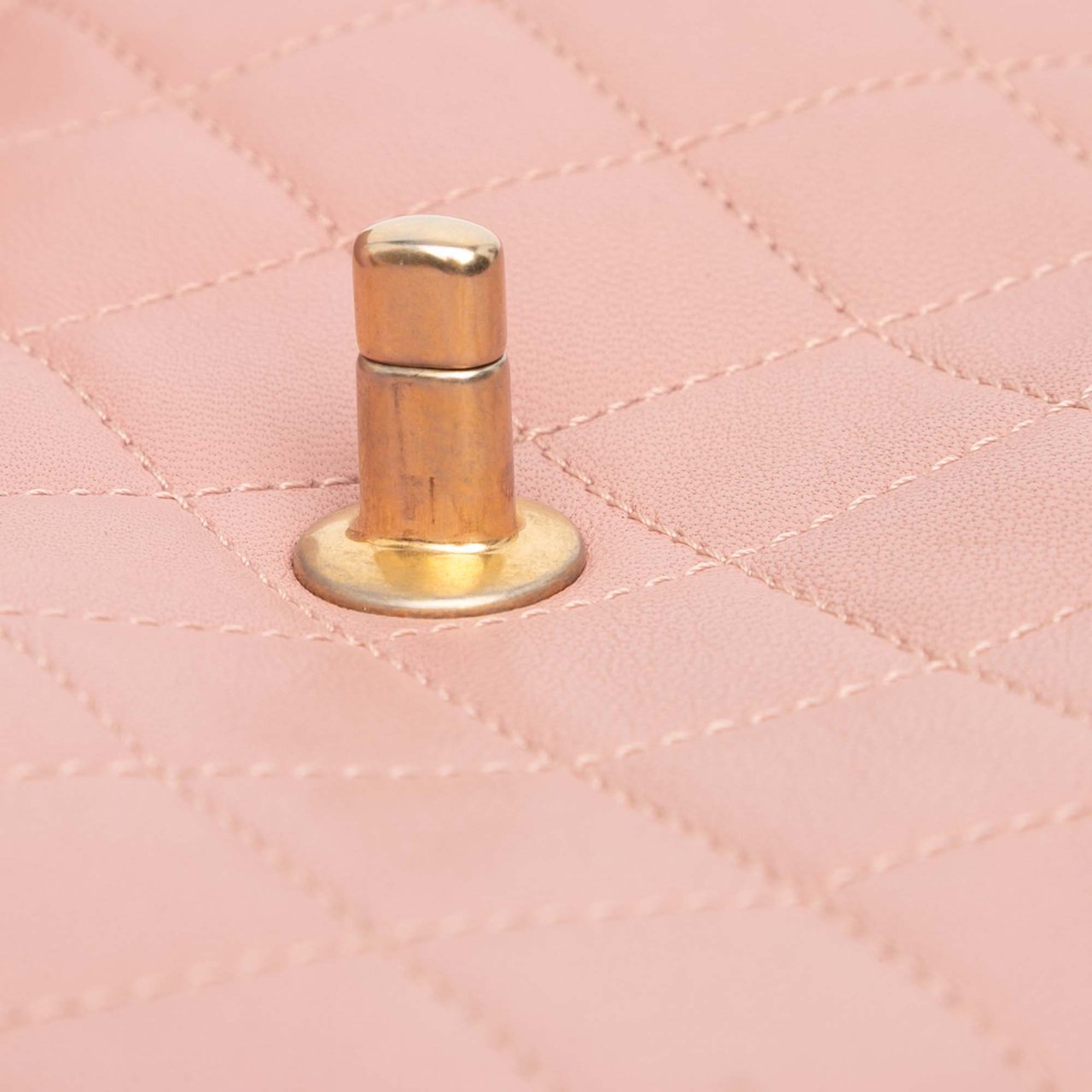 Chanel Quilted Lambskin Curved Flap Roze