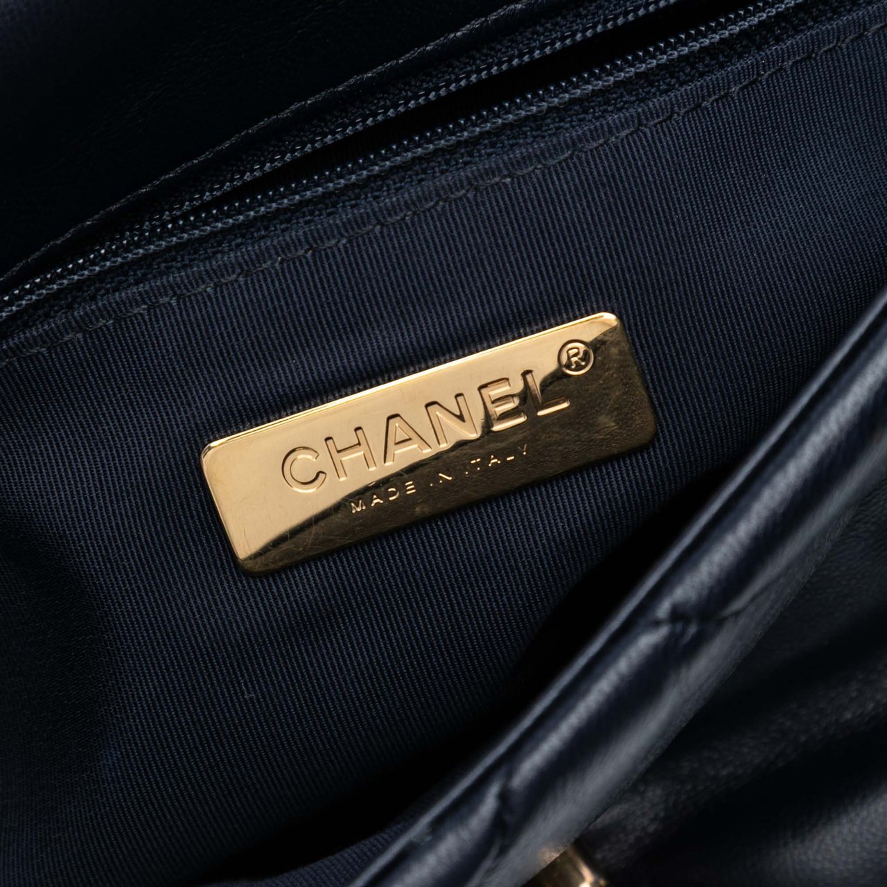 Chanel Medium Lambskin 19 Flap Zwart