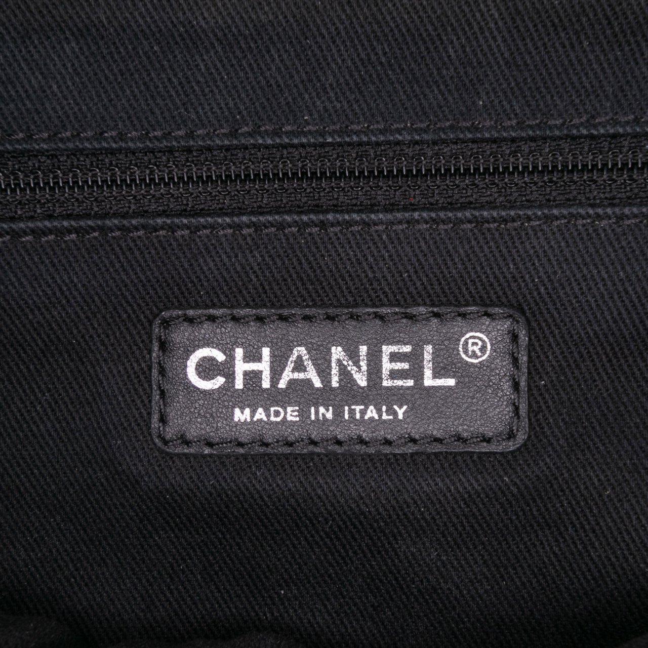 Chanel Medium Quilted Iridescent Caviar Easy Flap Blauw