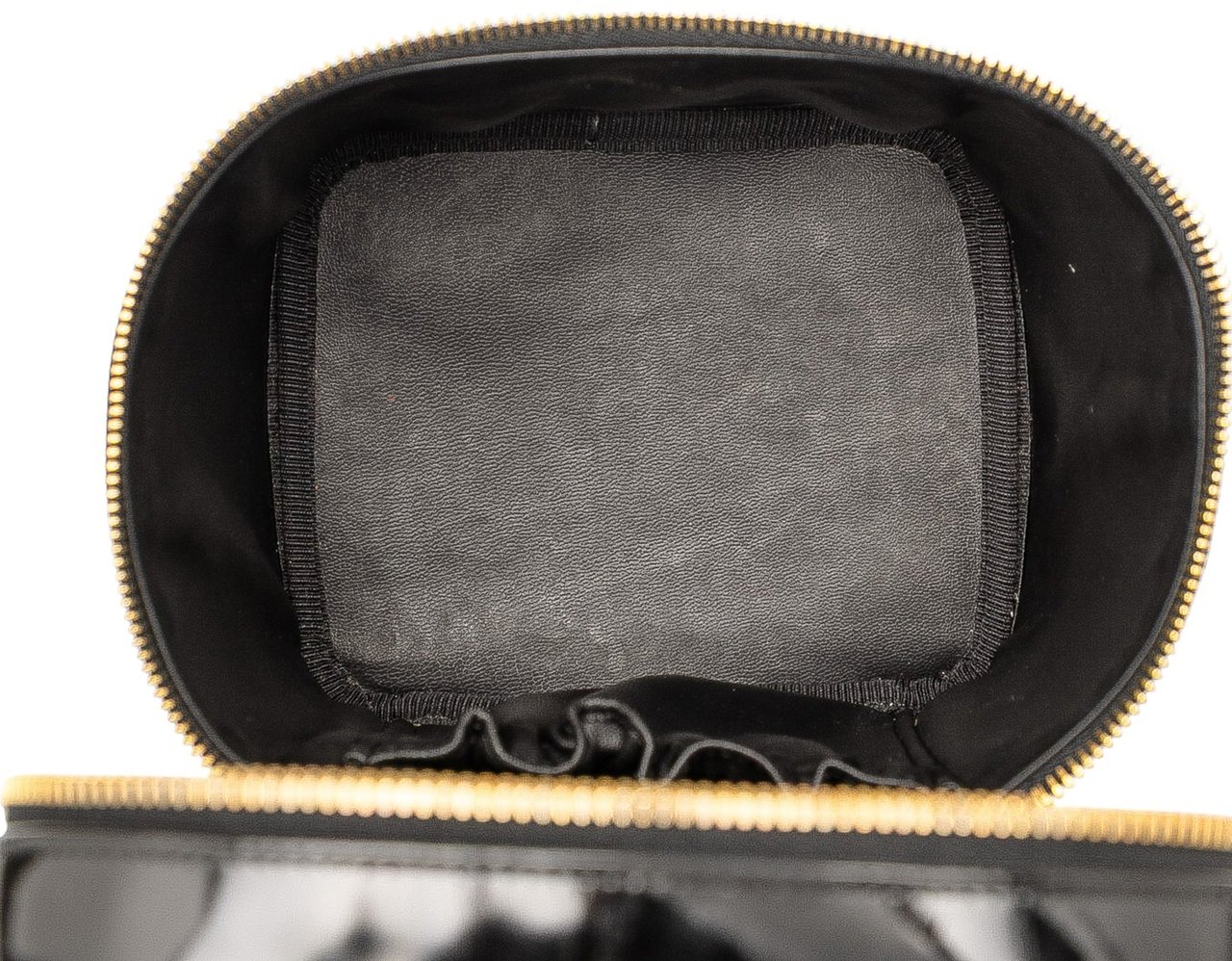 Chanel CC Patent Vanity Bag Zwart